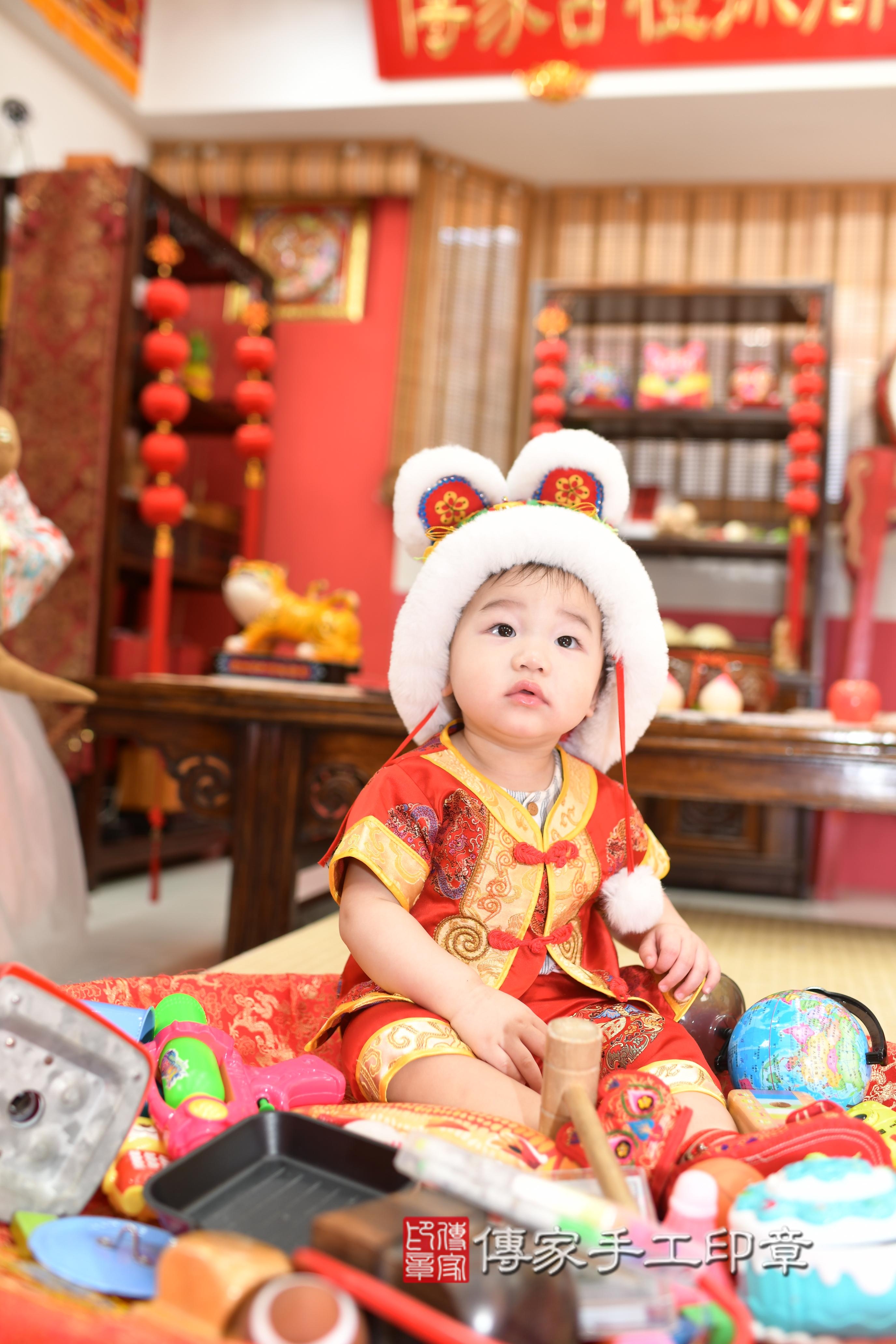 迪迪寶貝抓周，小孩古裝禮服照。地點：傳家「高雄店」古禮會場