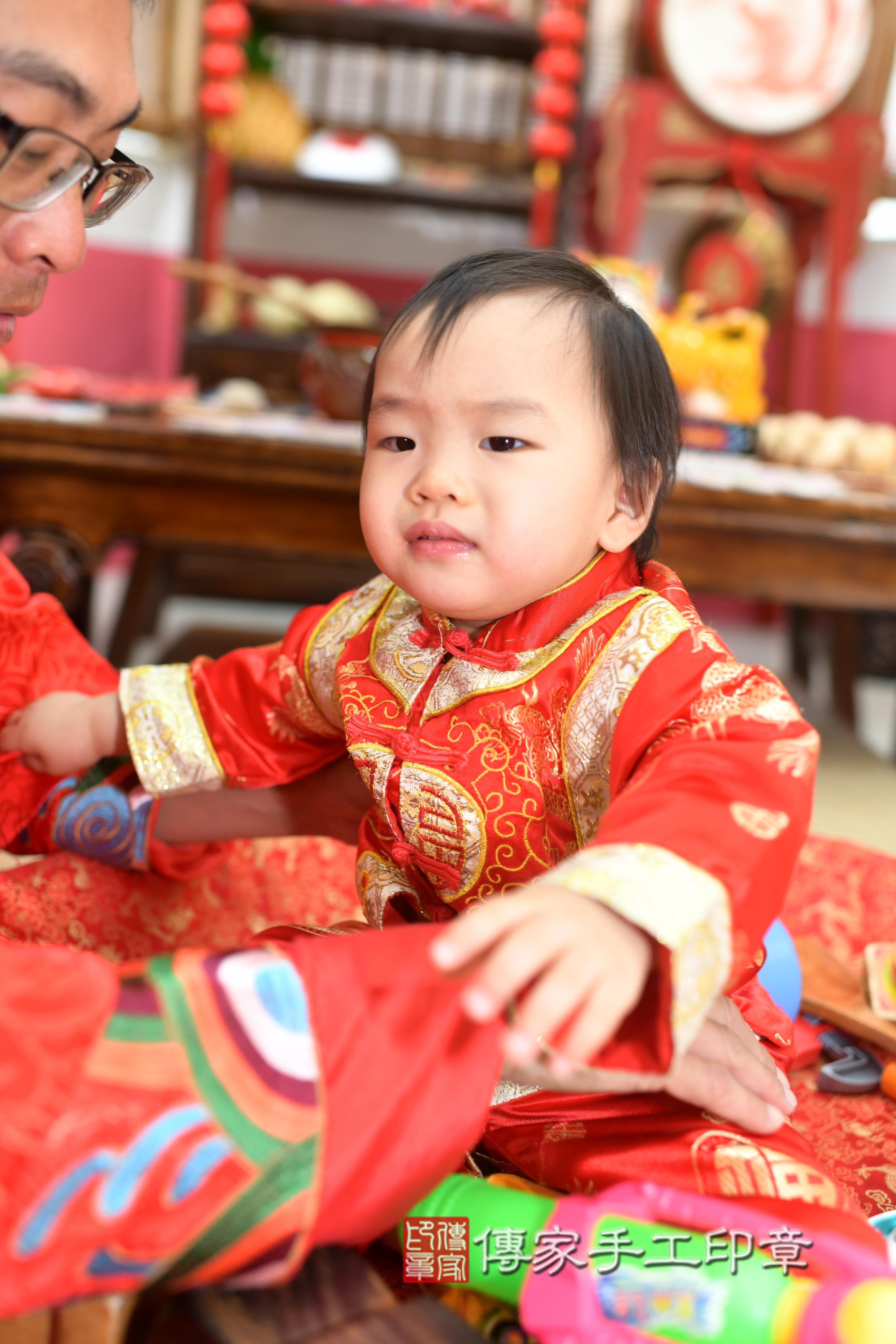 哲哲寶貝抓周，小孩古裝禮服照。地點：傳家「高雄店」古禮會場