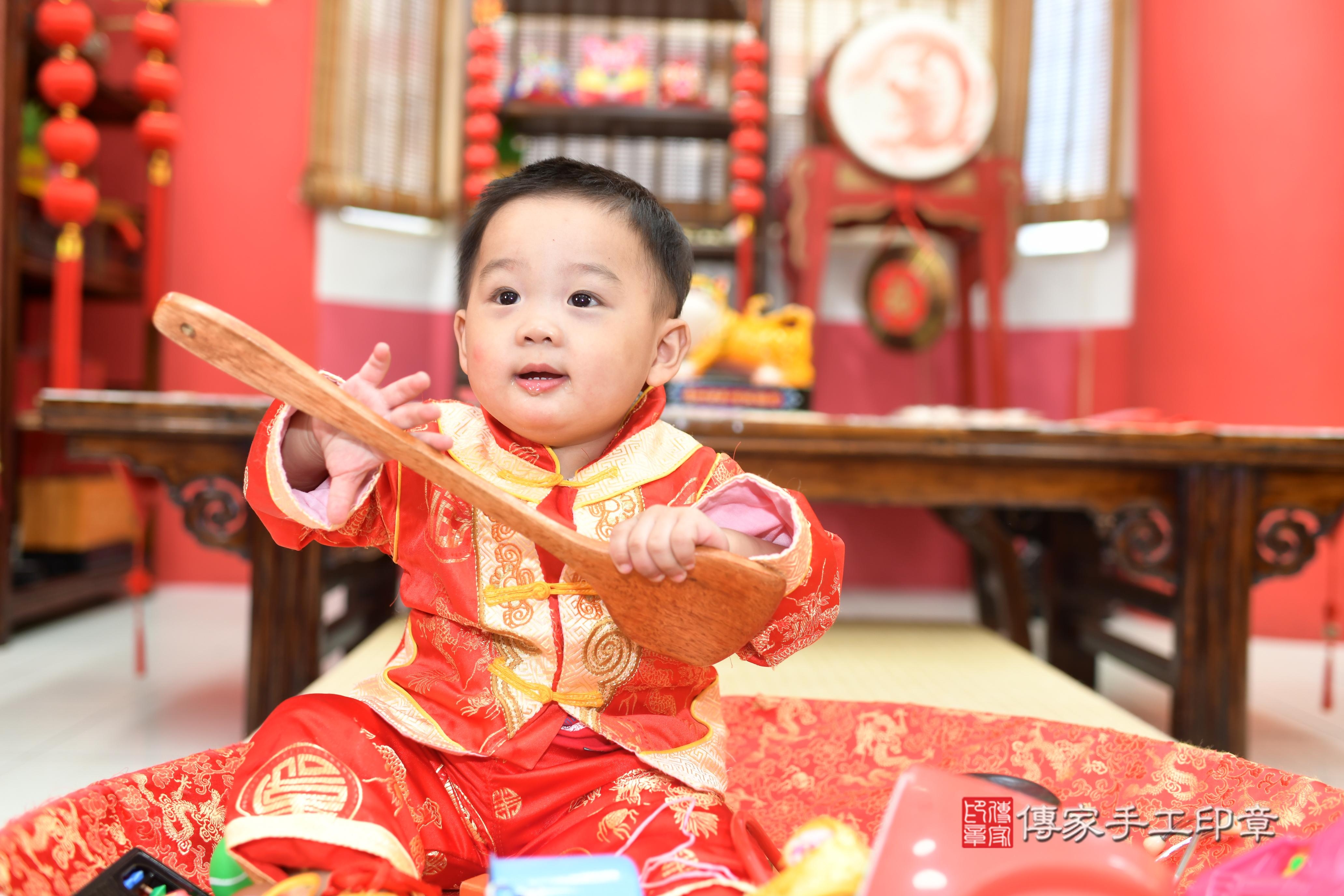 丞丞寶貝抓周，小孩古裝禮服照。地點：傳家「高雄店」古禮會場