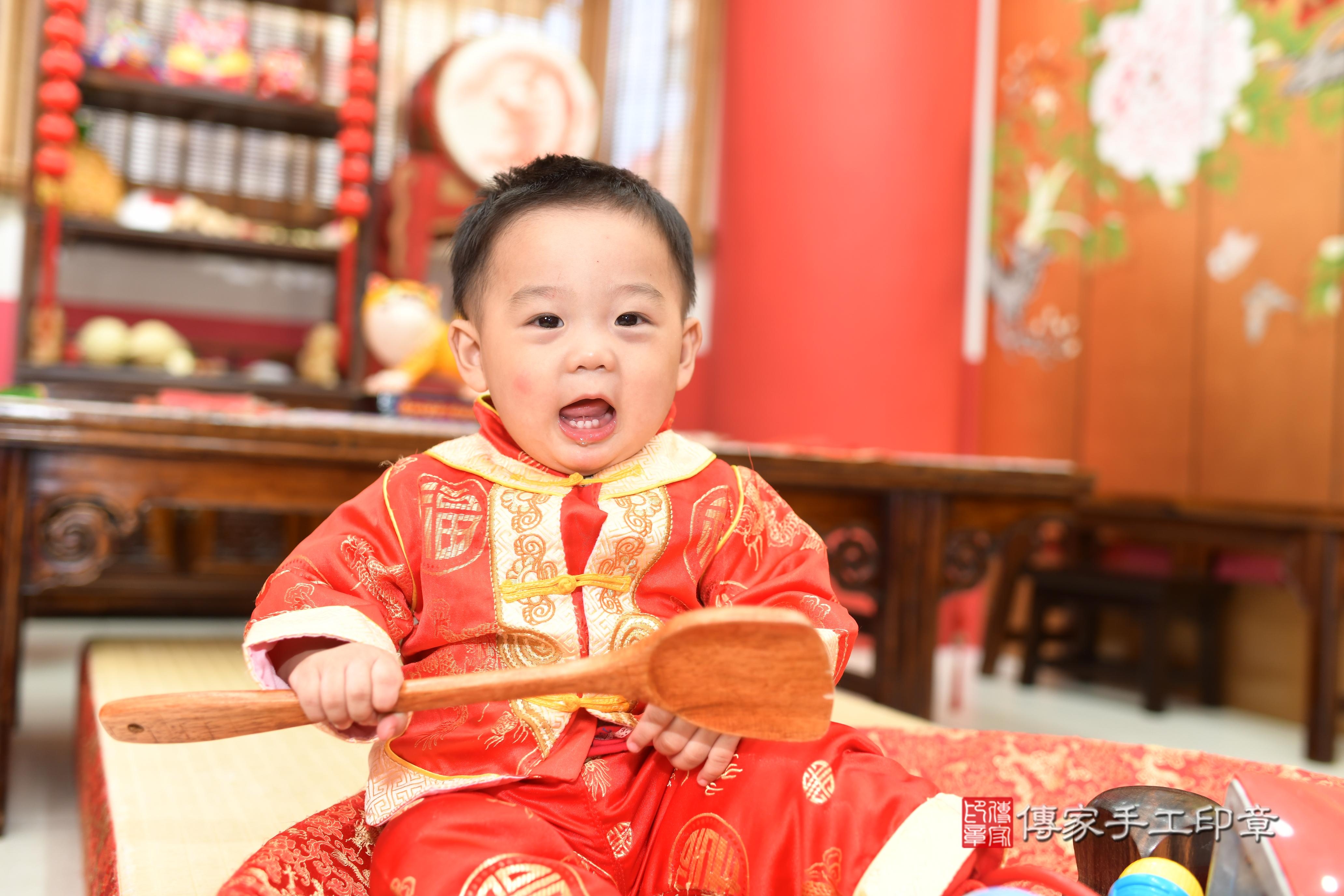丞丞寶貝抓周，小孩古裝禮服照。地點：傳家「高雄店」古禮會場