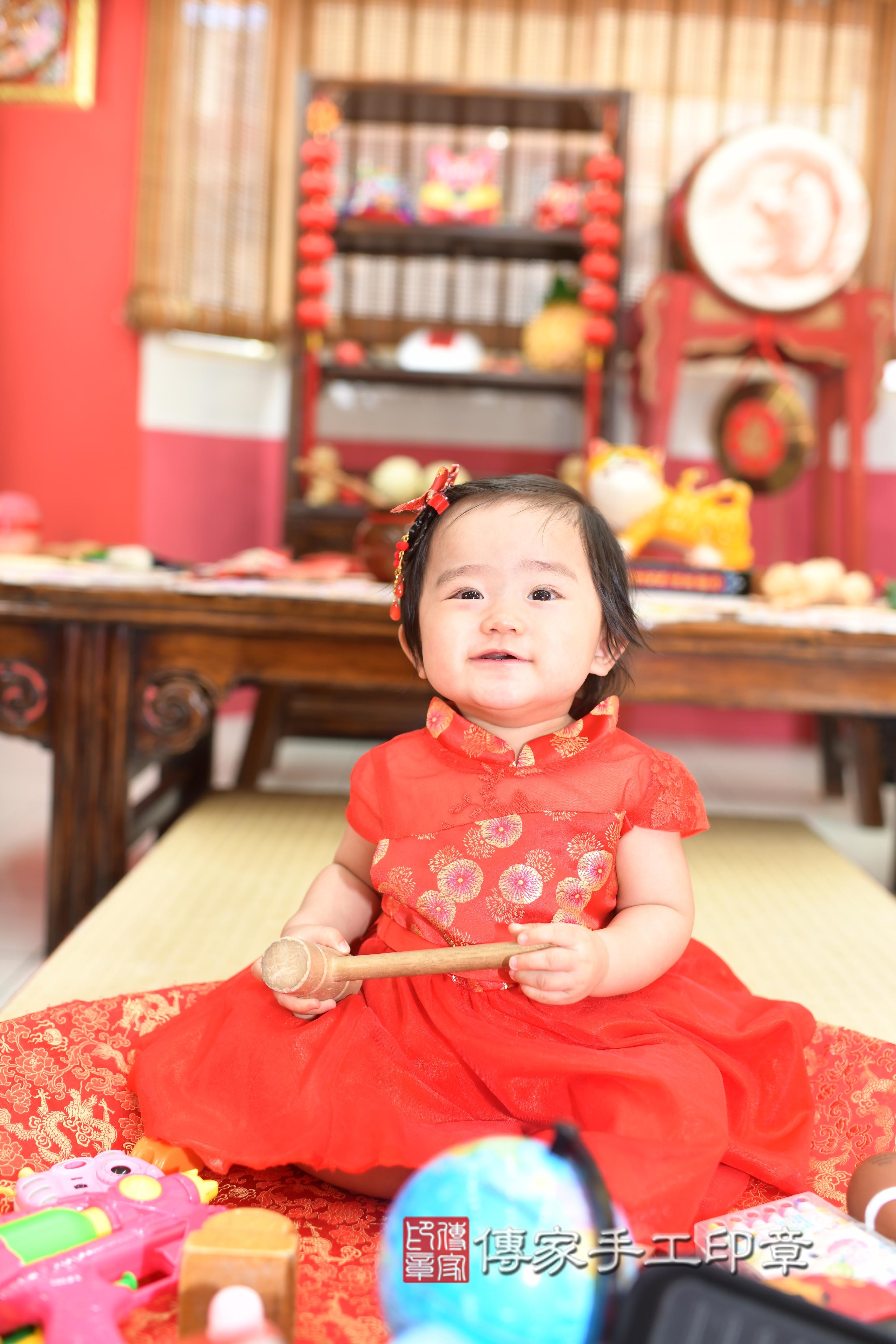 媃媃寶貝抓周，小孩古裝禮服照。地點：傳家「高雄店」古禮會場