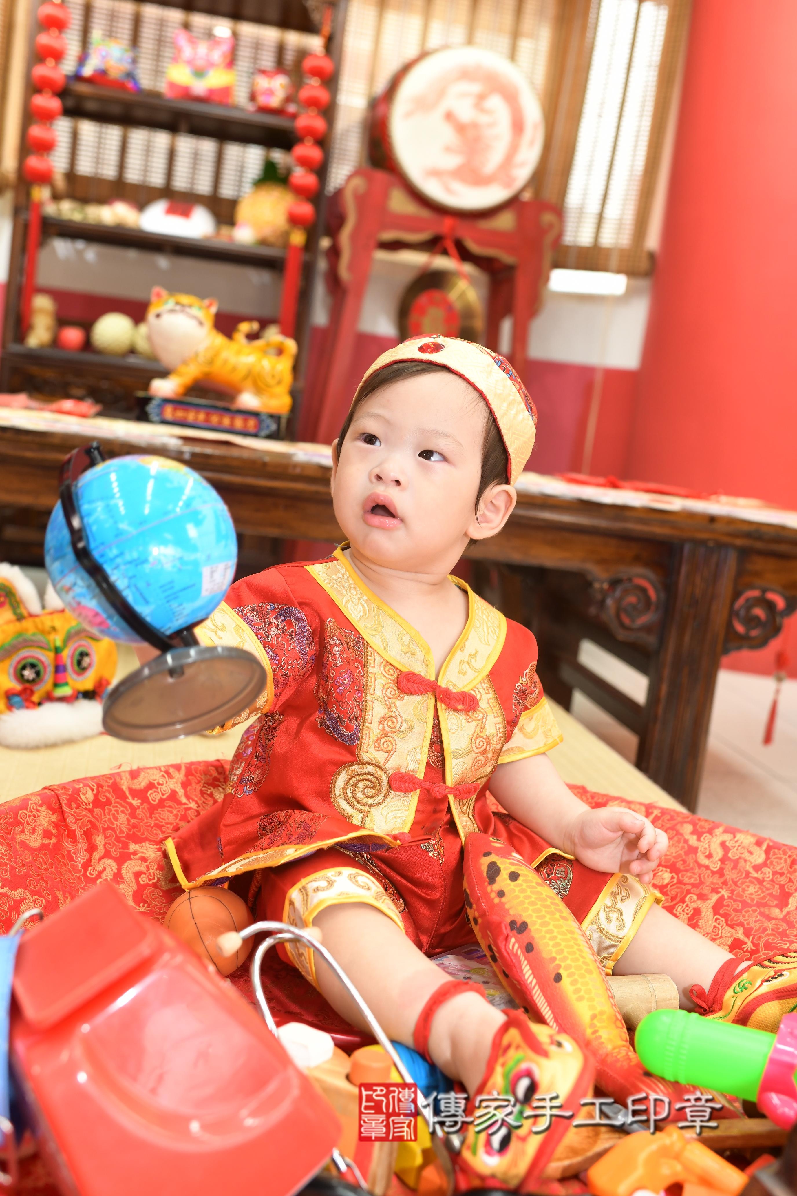 昊昊寶貝抓周，小孩古裝禮服照。地點：傳家「高雄店」古禮會場