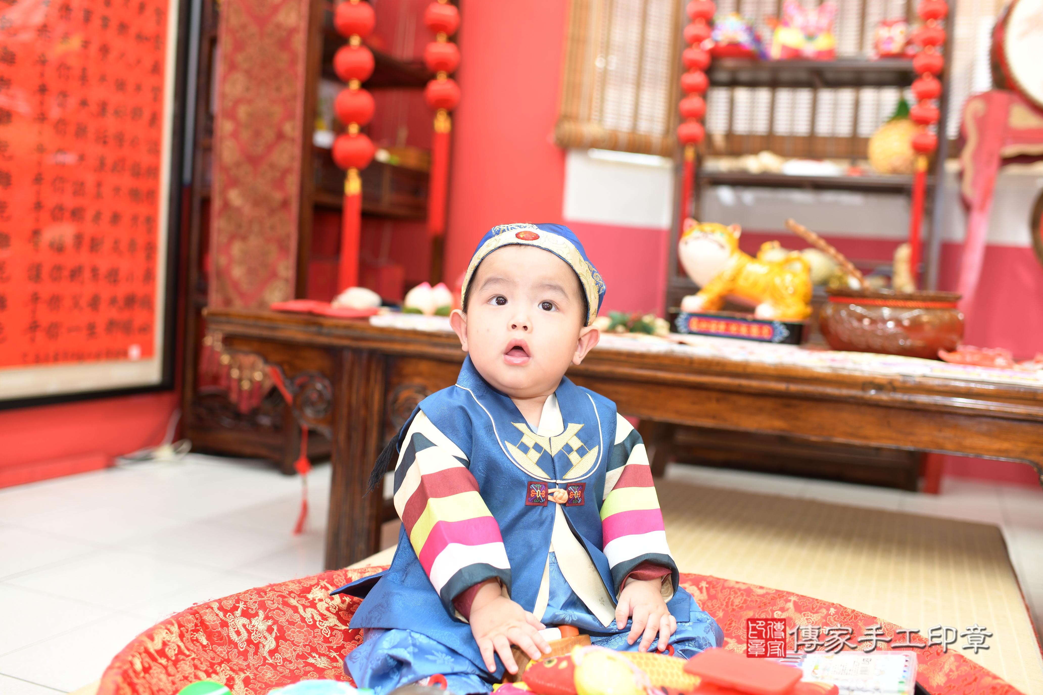 小憶寶貝抓周，小孩古裝禮服照。地點：傳家「高雄店」古禮會場