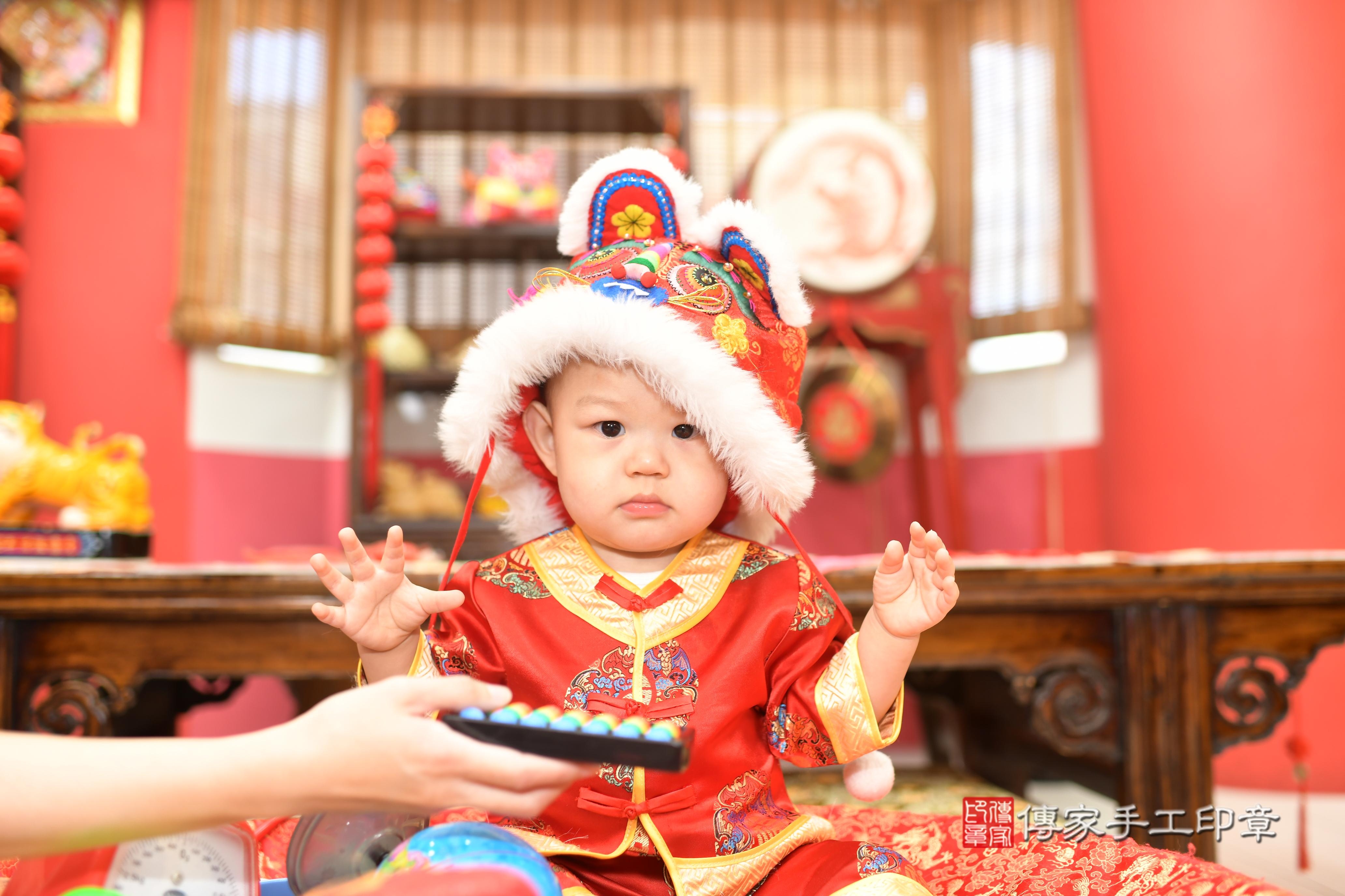 小羿寶貝抓周，小孩古裝禮服照。地點：傳家「高雄店」古禮會場