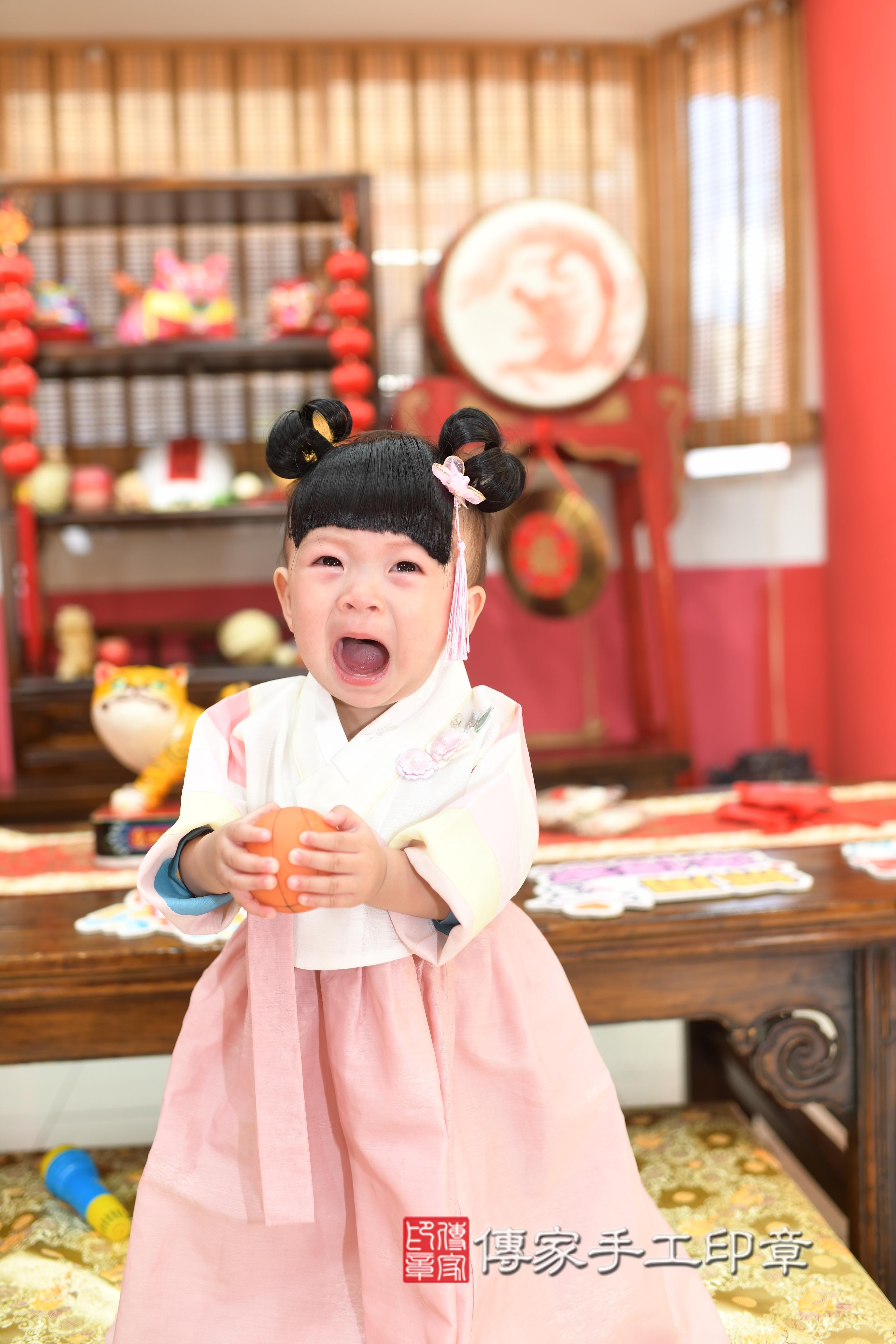 妃妃寶貝抓周，小孩古裝禮服照。地點：傳家「高雄店」古禮會場