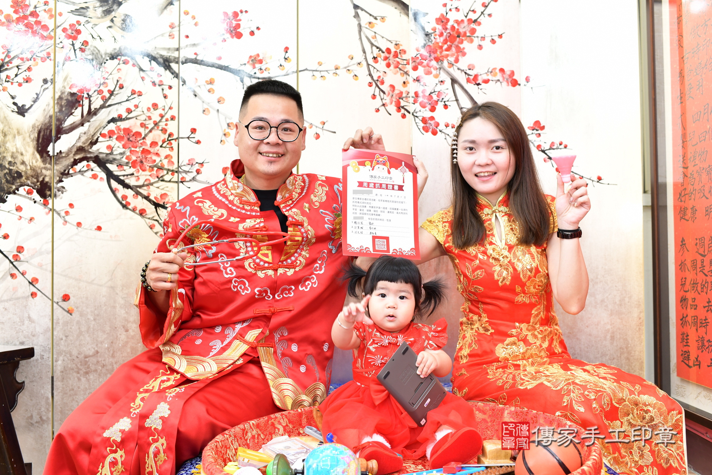 瑄瑄寶寶抓周，成人與小孩古裝禮服照。地點：傳家「新北店」古禮會場，照片4