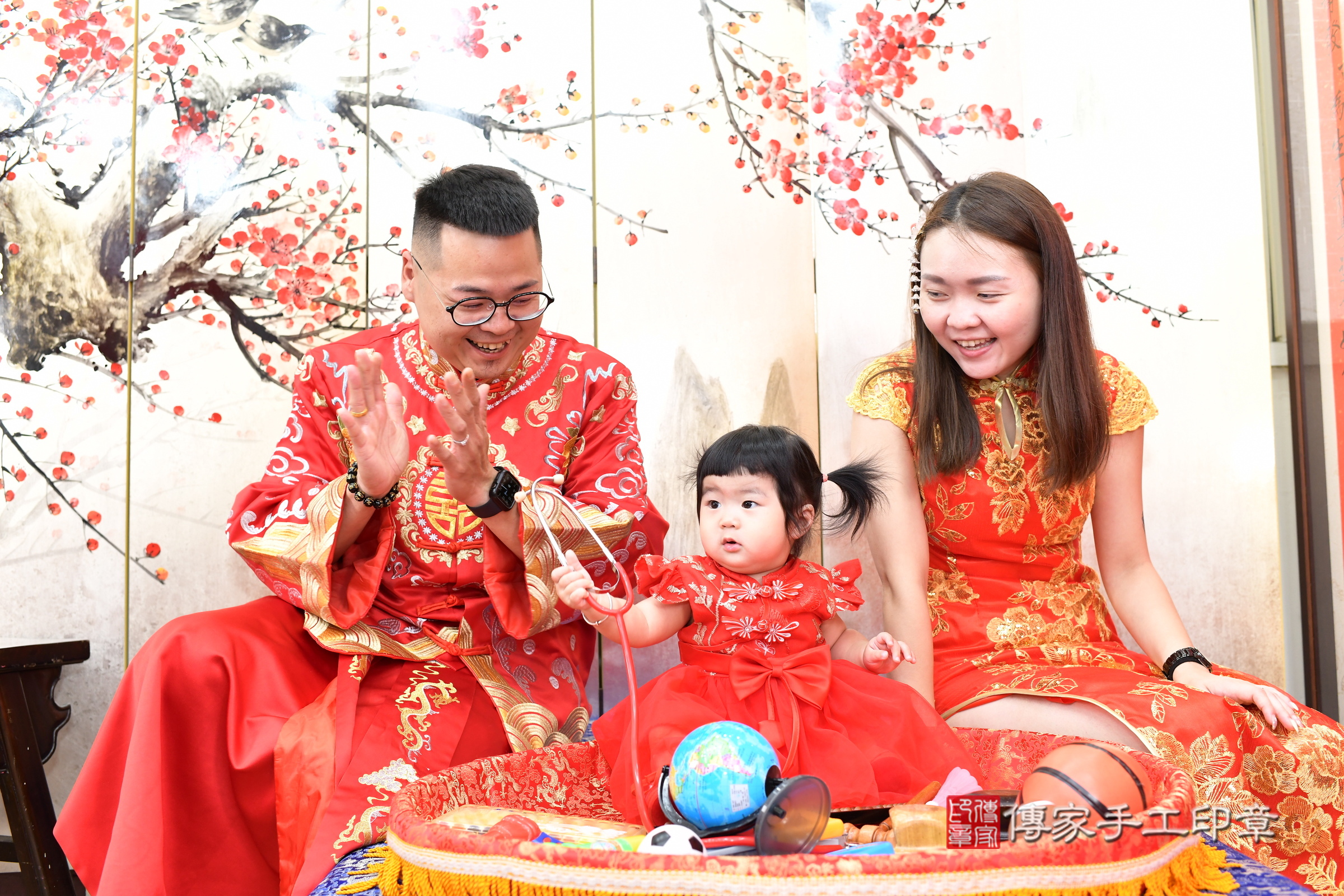 瑄瑄寶寶抓周，成人與小孩古裝禮服照。地點：傳家「新北店」古禮會場，照片3