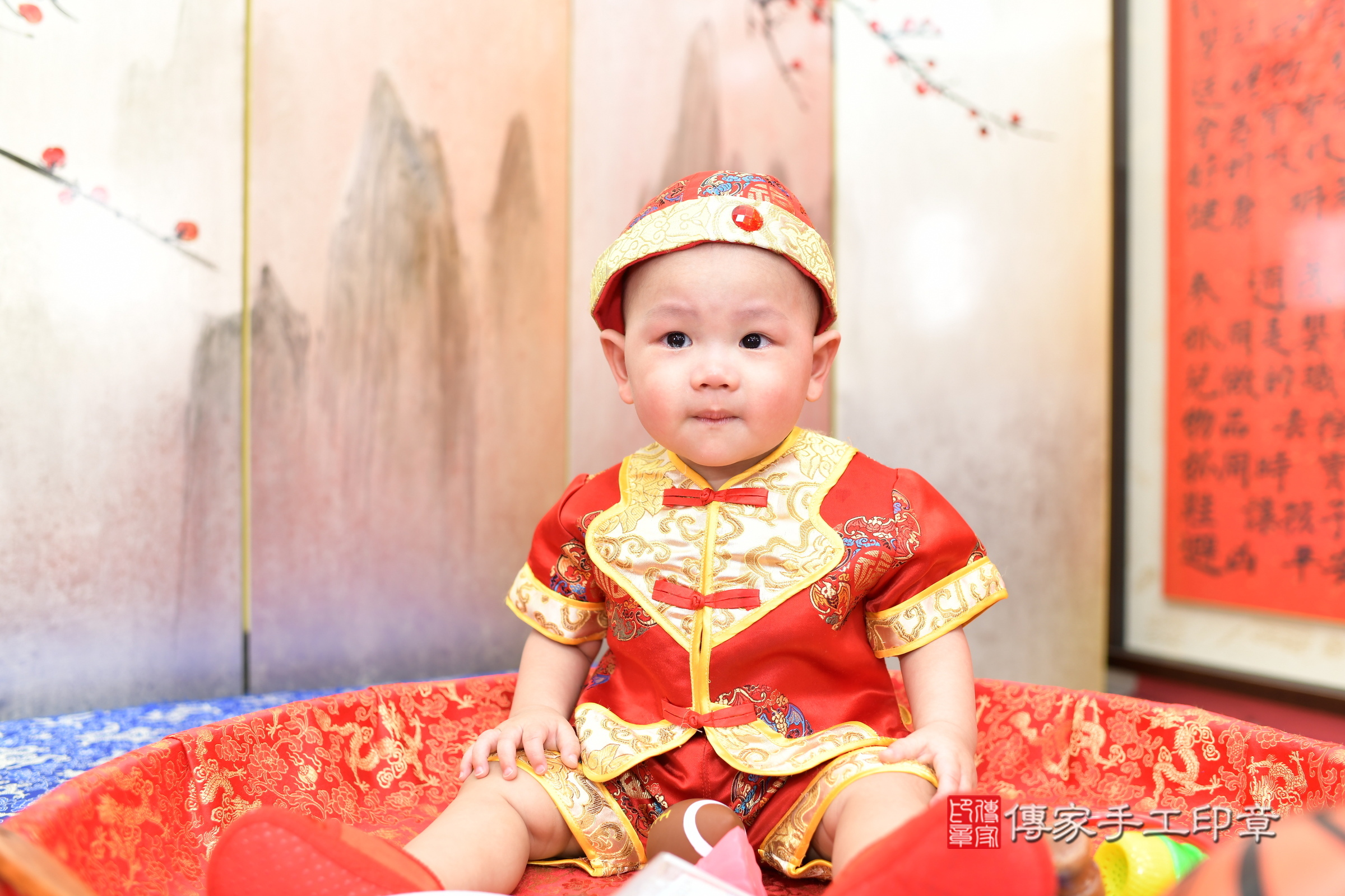 凡凡寶寶抓周，小孩古裝禮服照。地點：傳家「新北店」古禮會場，照片2