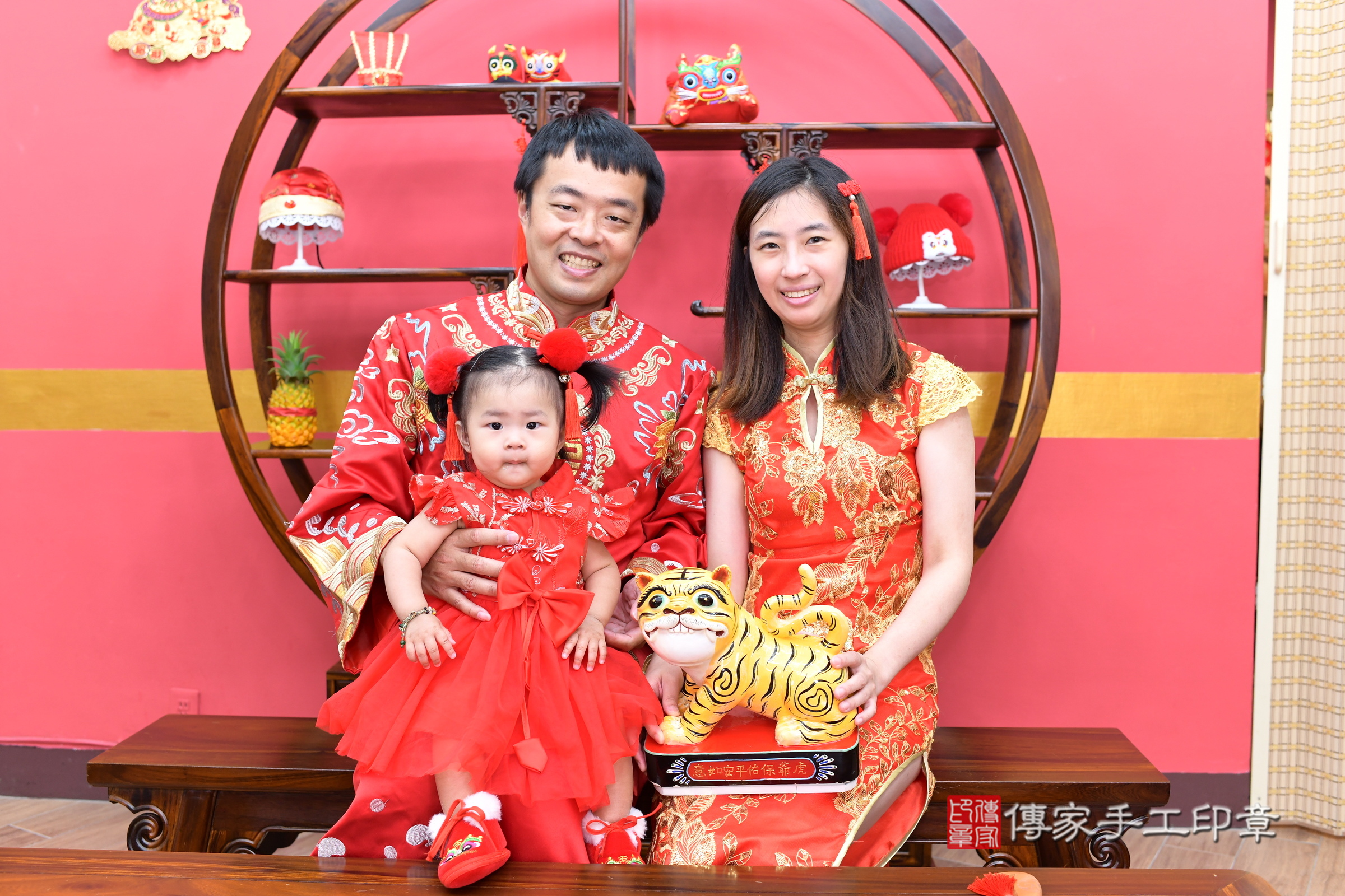 昀昀寶寶抓周，成人與小孩古裝禮服照。地點：傳家「新北店」古禮會場，照片3