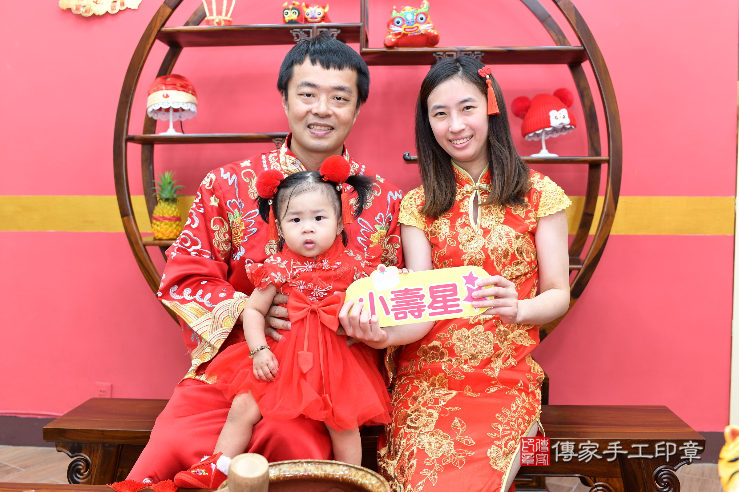 昀昀寶寶抓周，成人與小孩古裝禮服照。地點：傳家「新北店」古禮會場，照片2