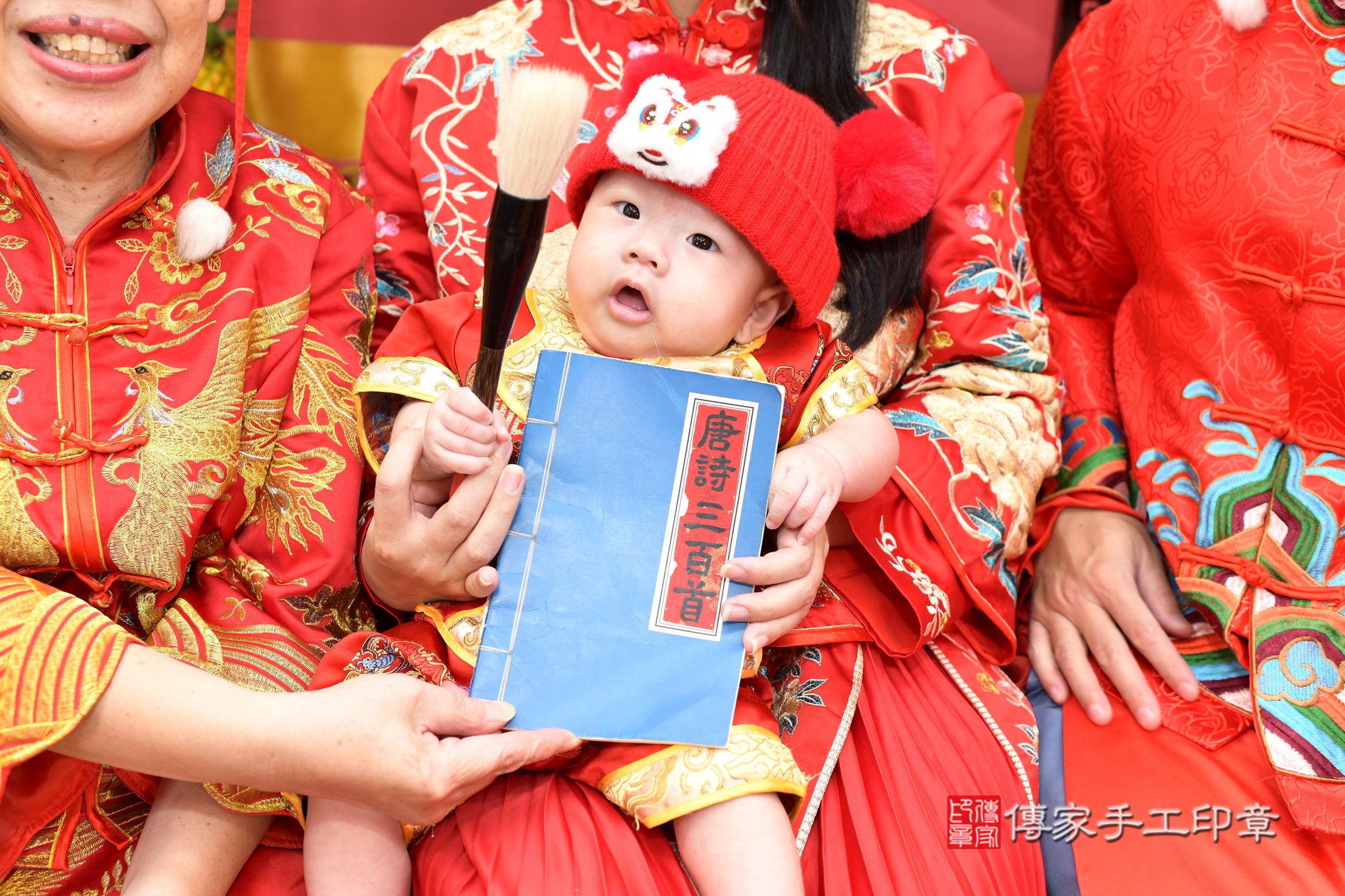 睿睿寶寶收涎，小孩古裝禮服照。地點：傳家「新北店」古禮會場，照片2