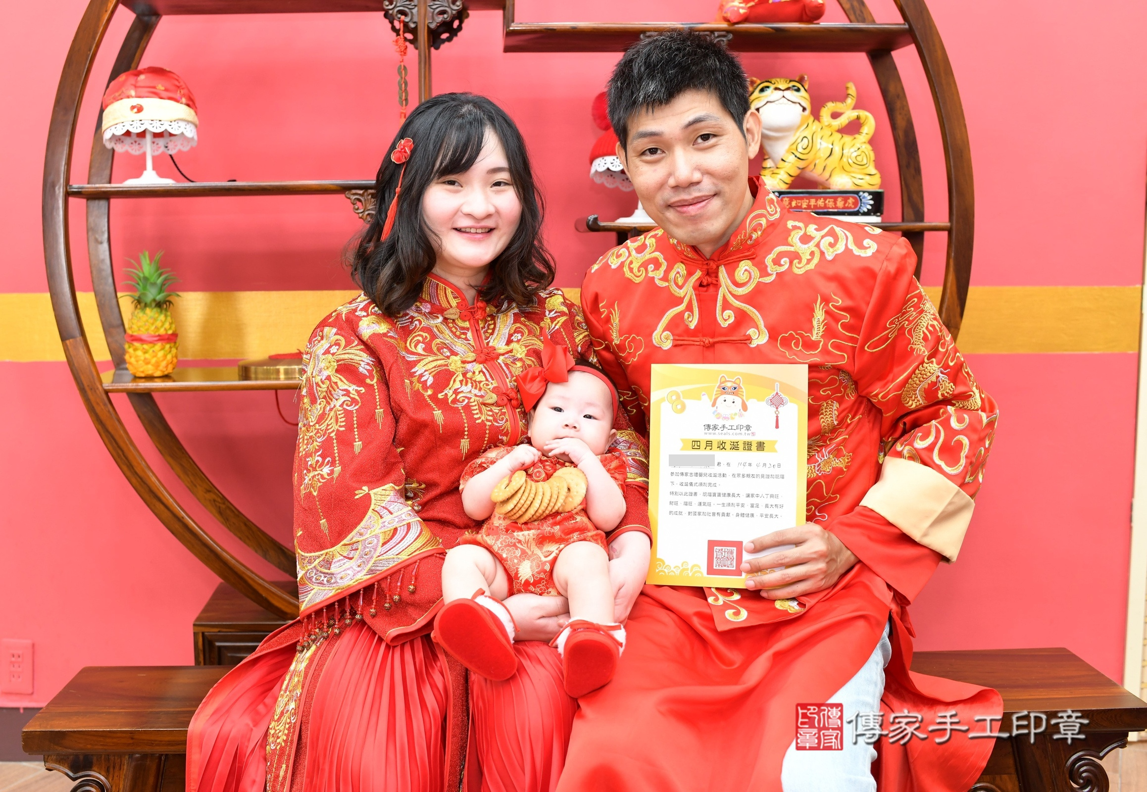 榛榛寶寶收涎，成人與小孩古裝禮服照。地點：傳家「新北店」古禮會場，照片3