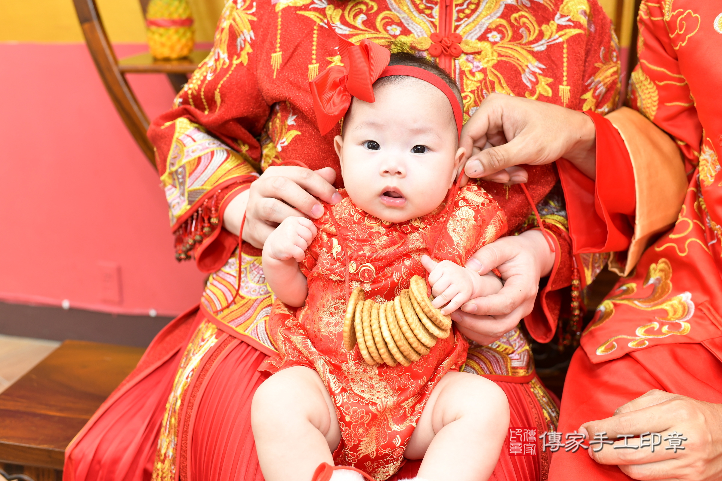 榛榛寶寶收涎，小孩古裝禮服照。地點：傳家「新北店」古禮會場，照片3