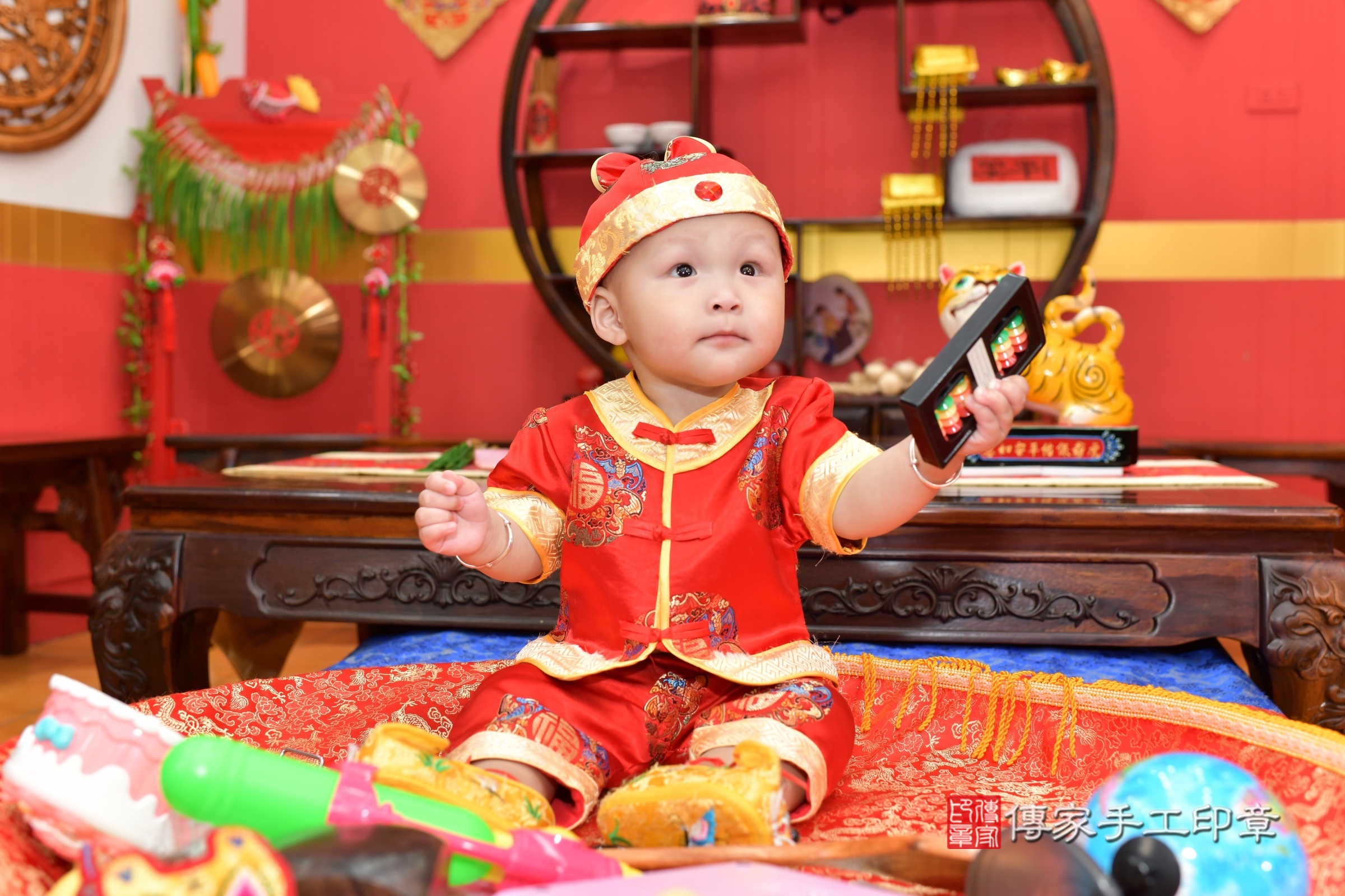 小聖寶寶抓周，小孩古裝禮服照。地點：傳家「桃園店」古禮會場，照片1