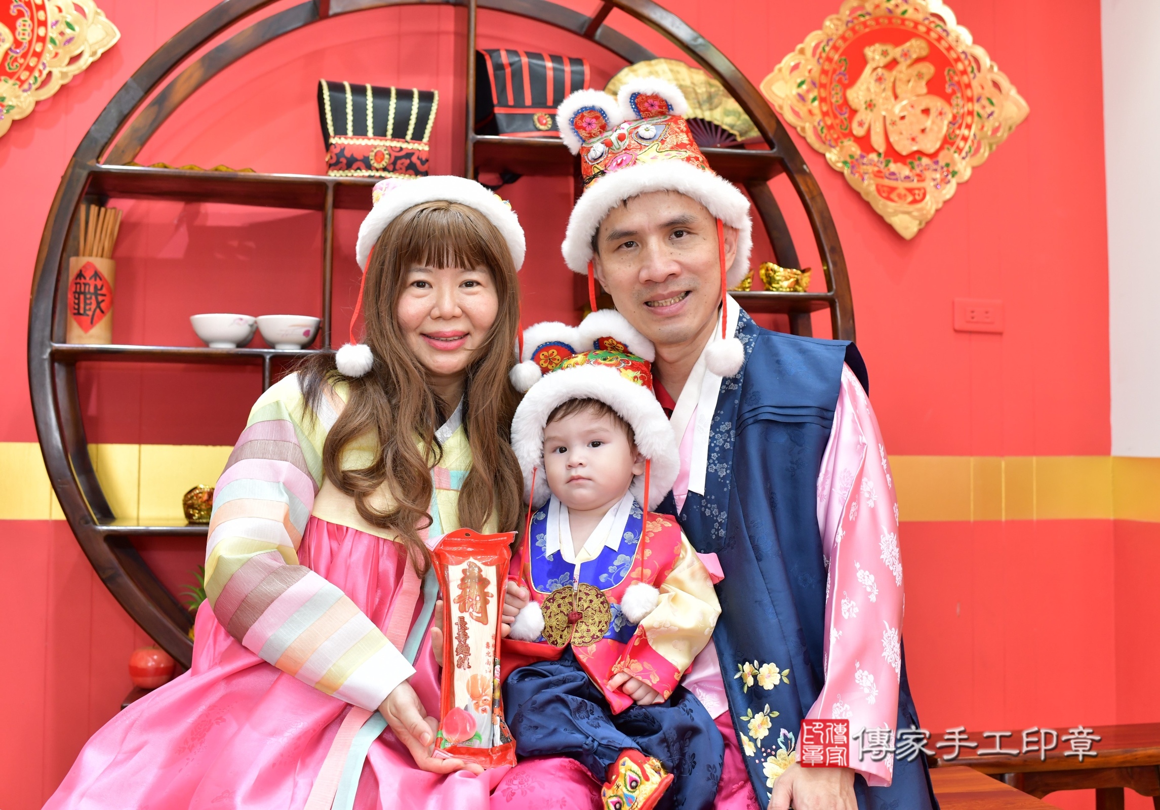 小海寶寶抓周，成人與小孩古裝禮服照。地點：傳家「桃園店」古禮會場，照片3