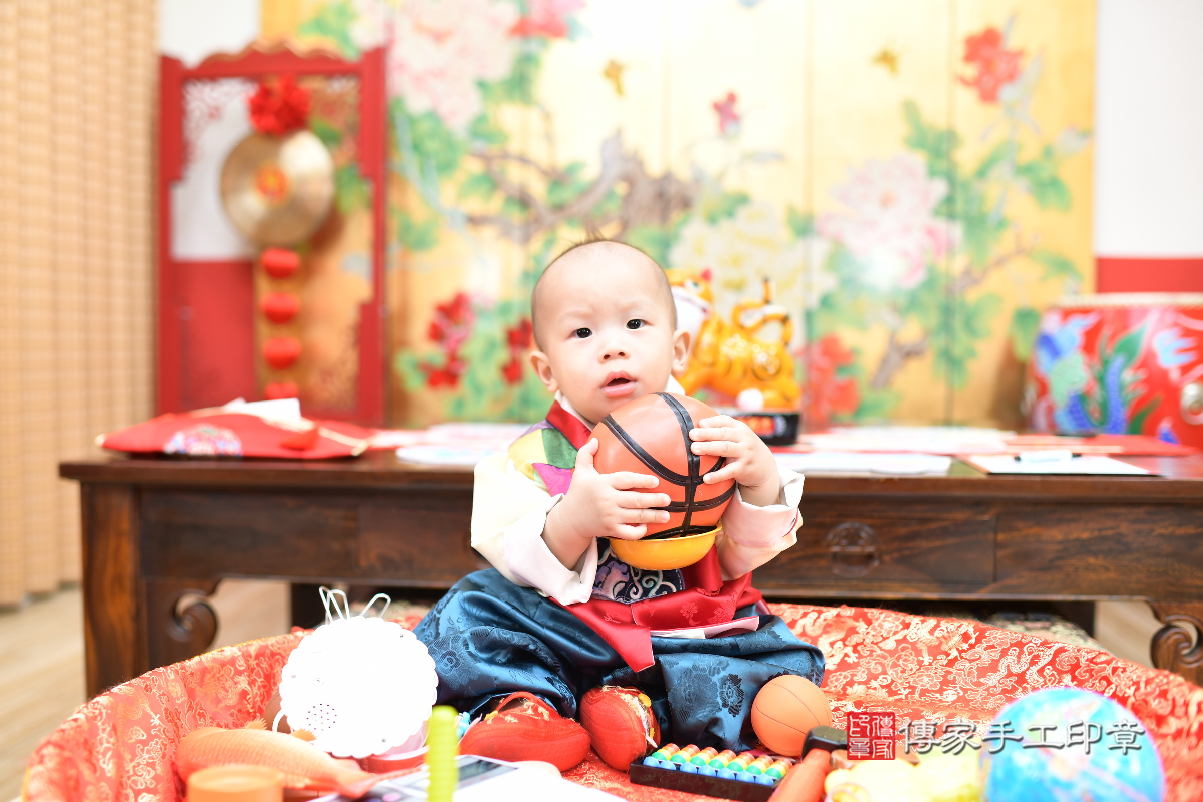淏淏寶寶抓周，小孩古裝禮服照。地點：傳家「台北店」古禮會場，照片1