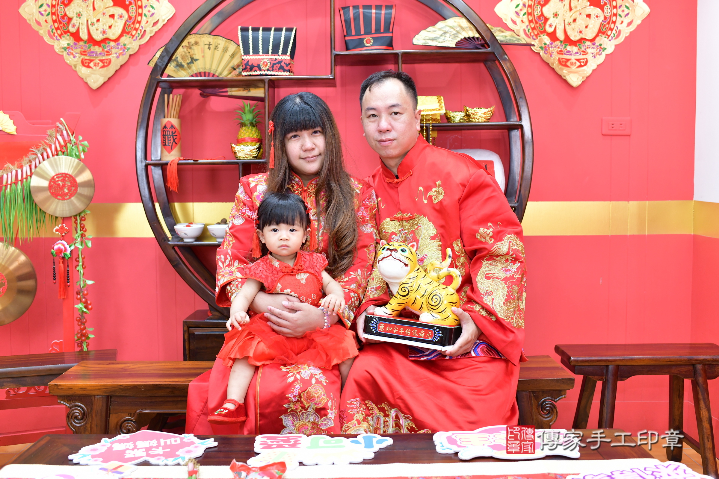 喬喬寶寶抓周，成人與小孩古裝禮服照。地點：傳家「桃園店」古禮會場，照片3