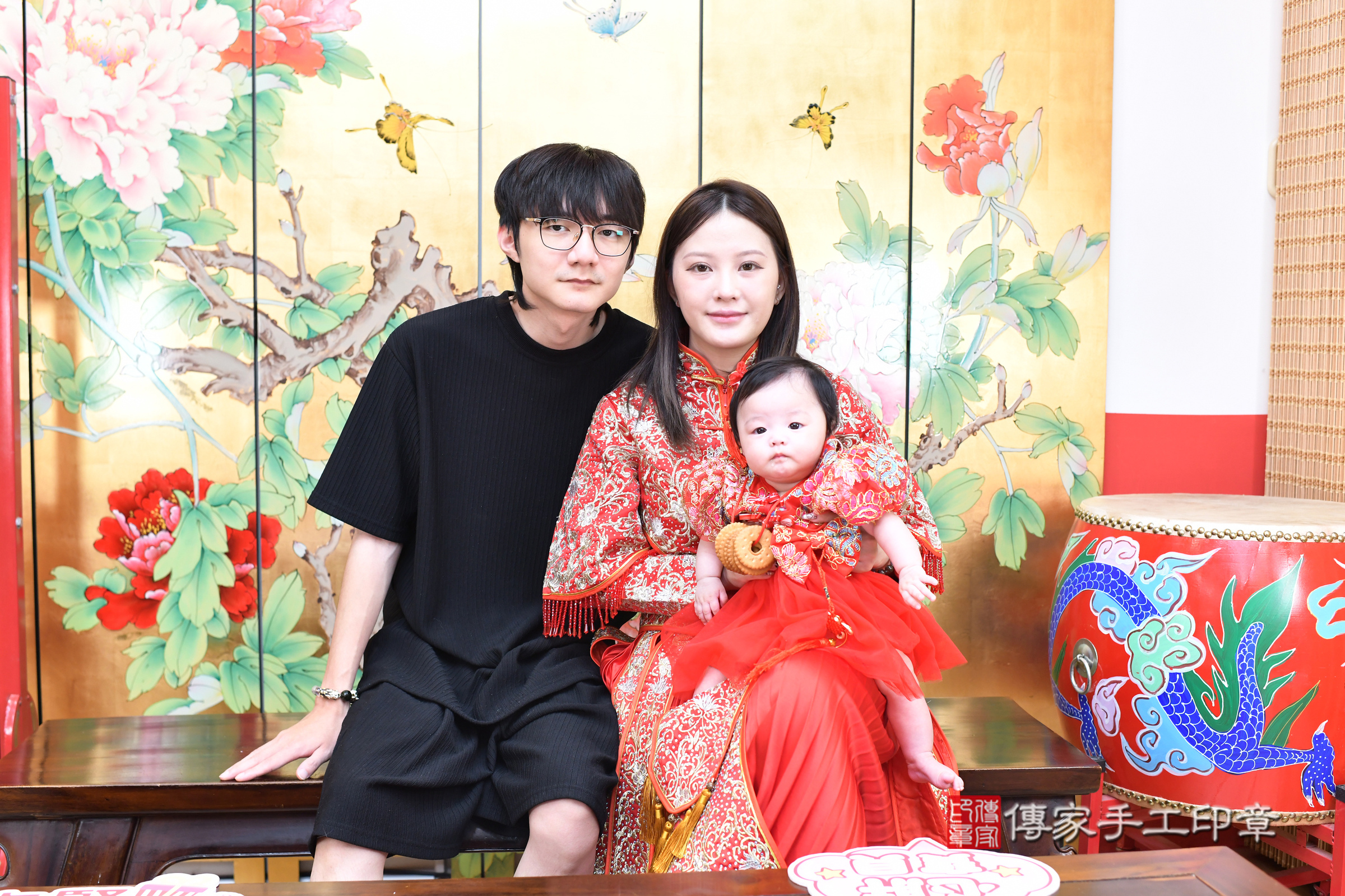 浠浠寶寶收涎，成人與小孩古裝禮服照。地點：傳家「台北店」古禮會場，照片2