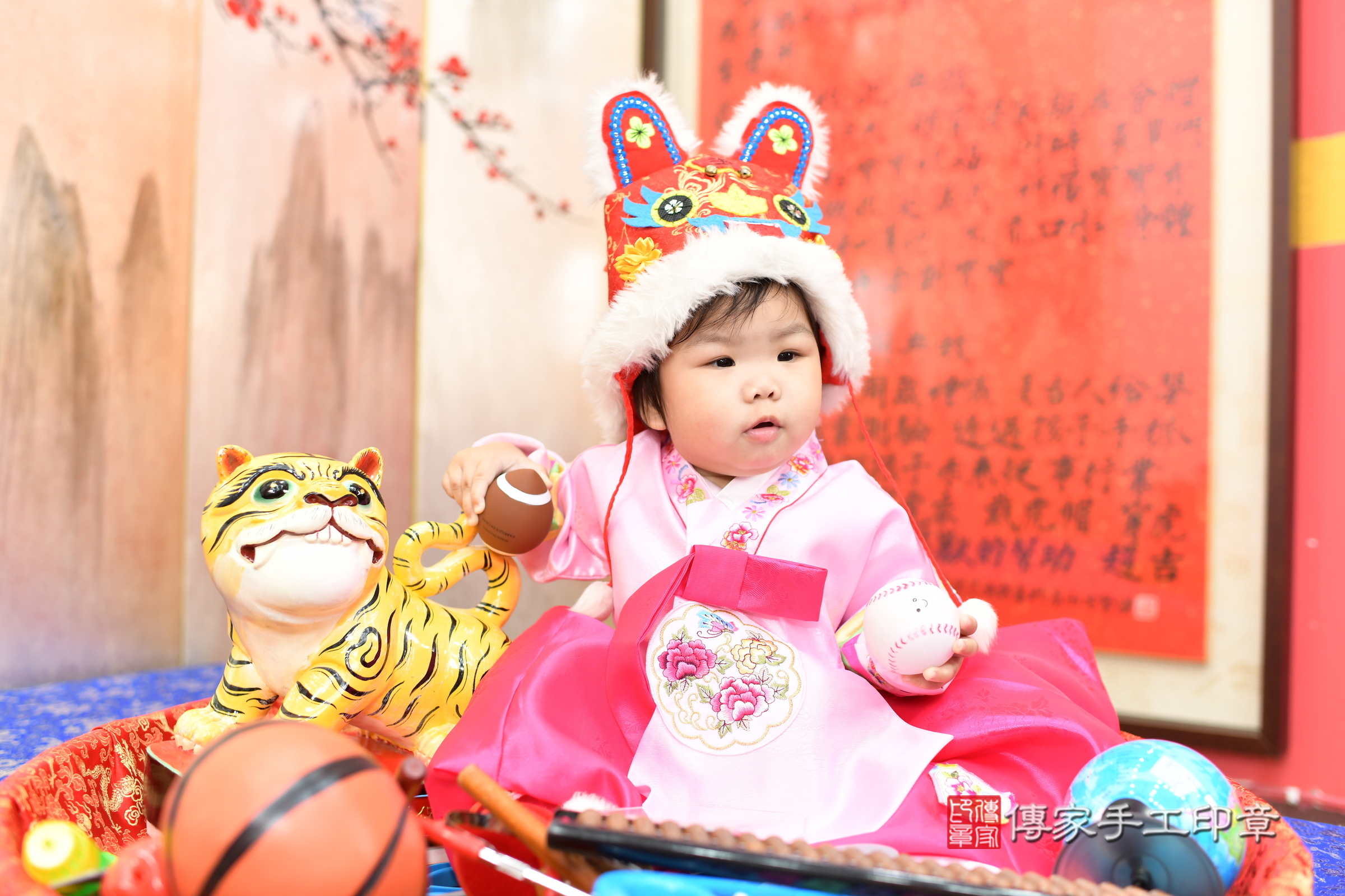 汝汝寶寶抓周，小孩古裝禮服照。地點：傳家「新北店」古禮會場，照片2