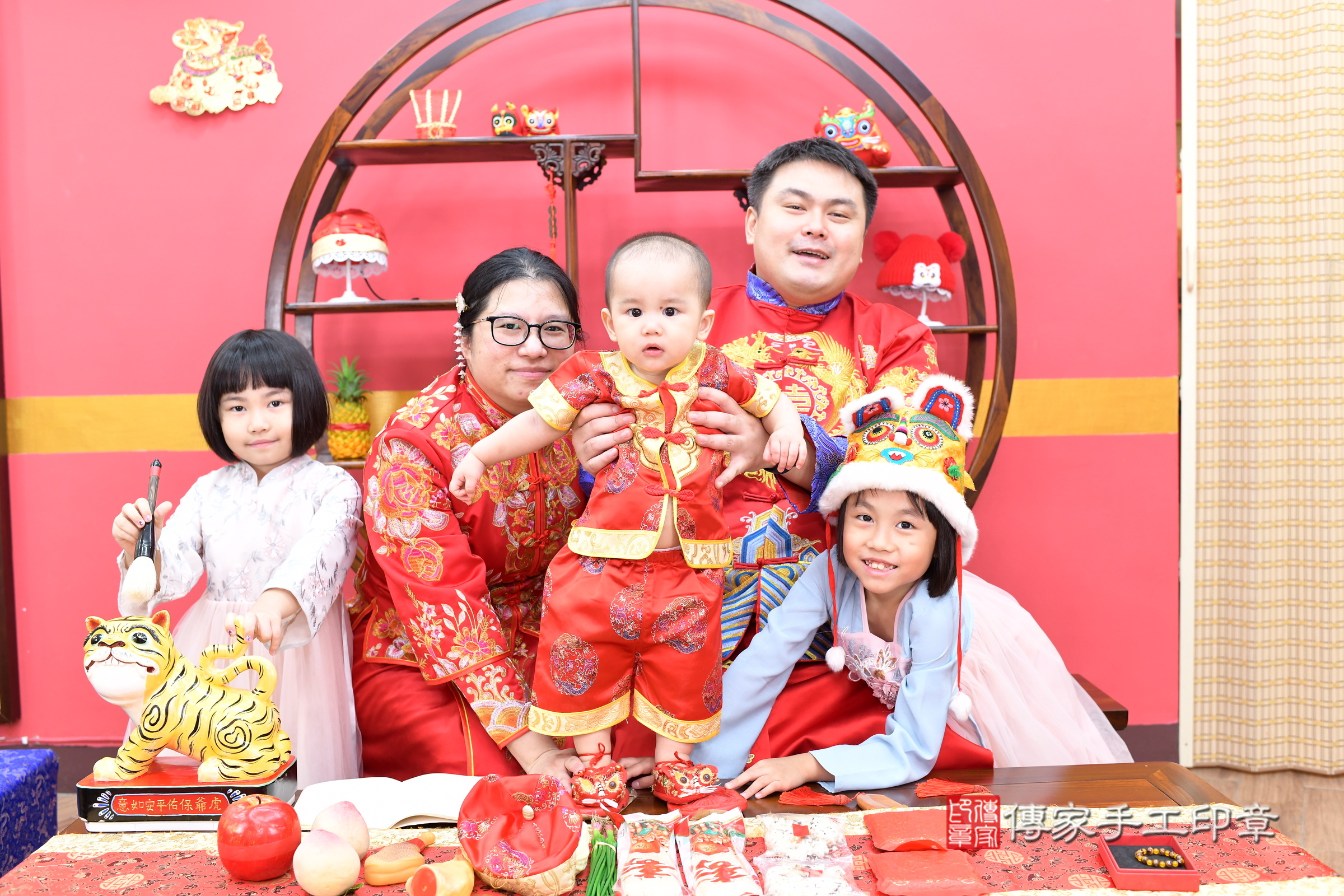 翰翰寶寶抓周，成人與小孩古裝禮服照。地點：傳家「新北店」古禮會場，照片4