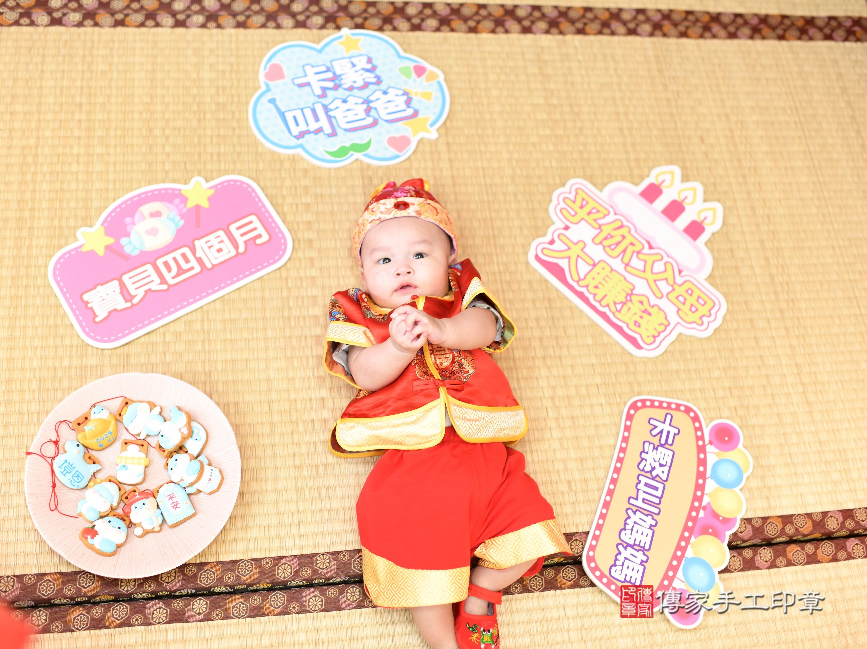 恩恩寶寶收涎，小孩古裝禮服照。地點：傳家「台南店」古禮會場