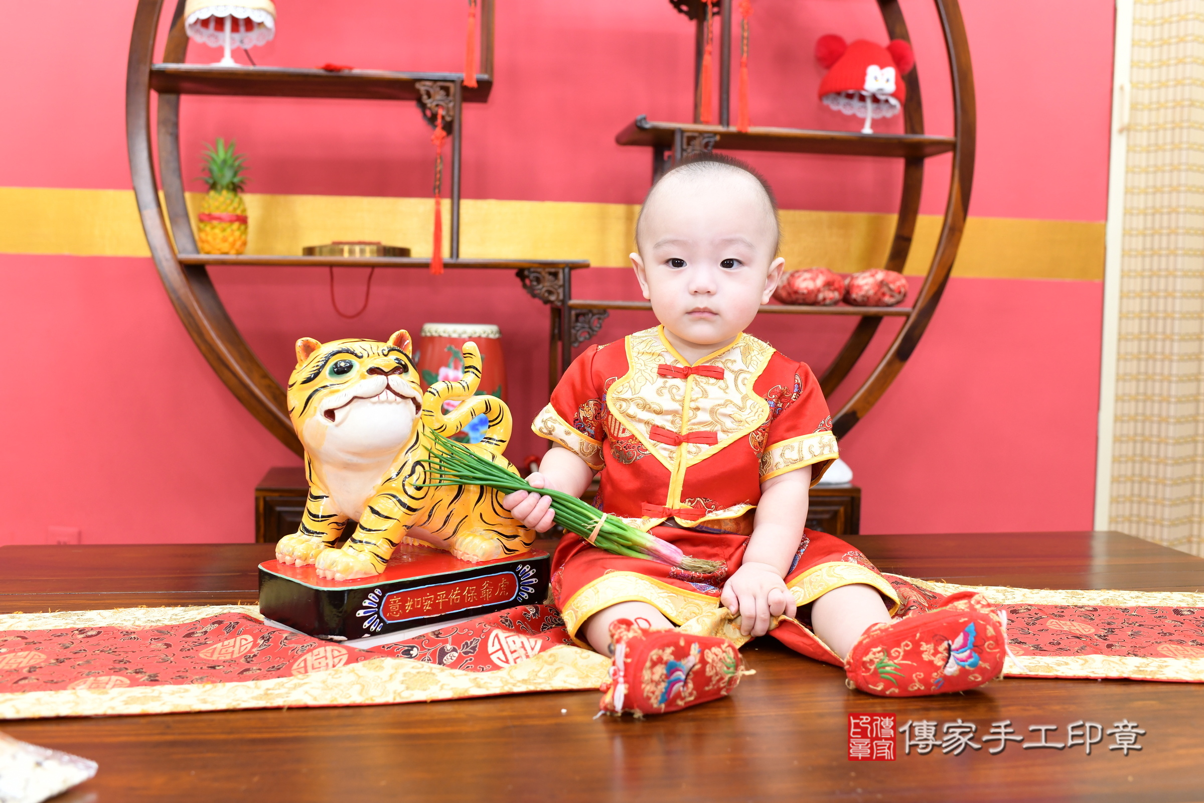 小縉寶寶抓周，小孩古裝禮服照。地點：傳家「新北店」古禮會場，照片2