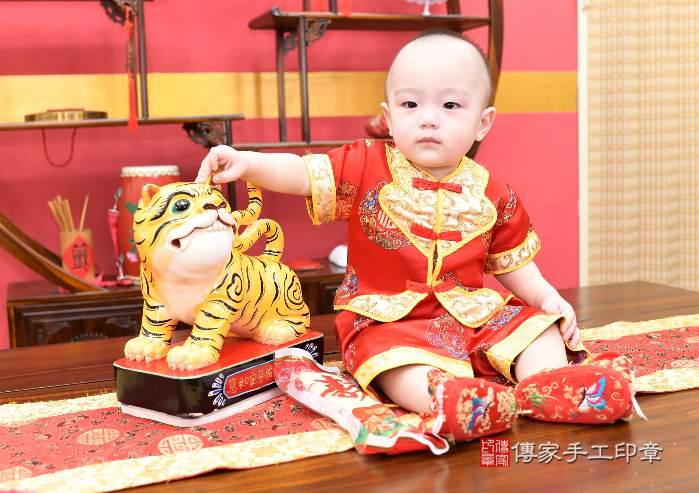 小縉寶寶抓周，小孩古裝禮服照。地點：傳家「新北店」古禮會場，照片1