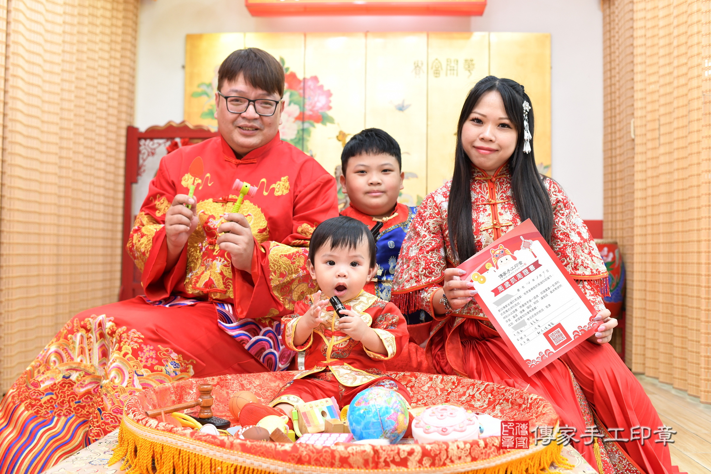 小鋒寶寶抓周，成人與小孩古裝禮服照。地點：傳家「台北店」古禮會場，照片4