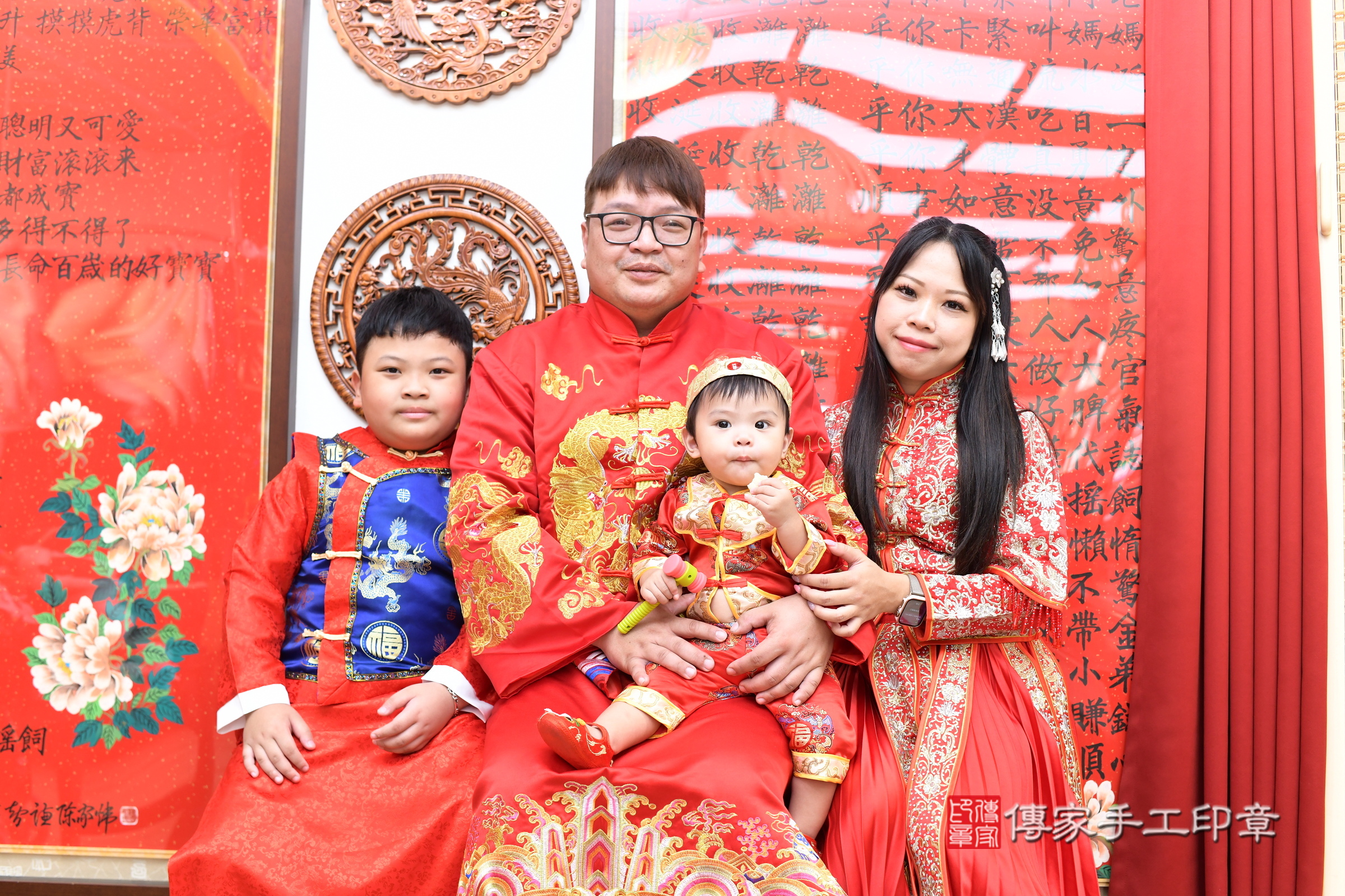 小鋒寶寶抓周，成人與小孩古裝禮服照。地點：傳家「台北店」古禮會場，照片3