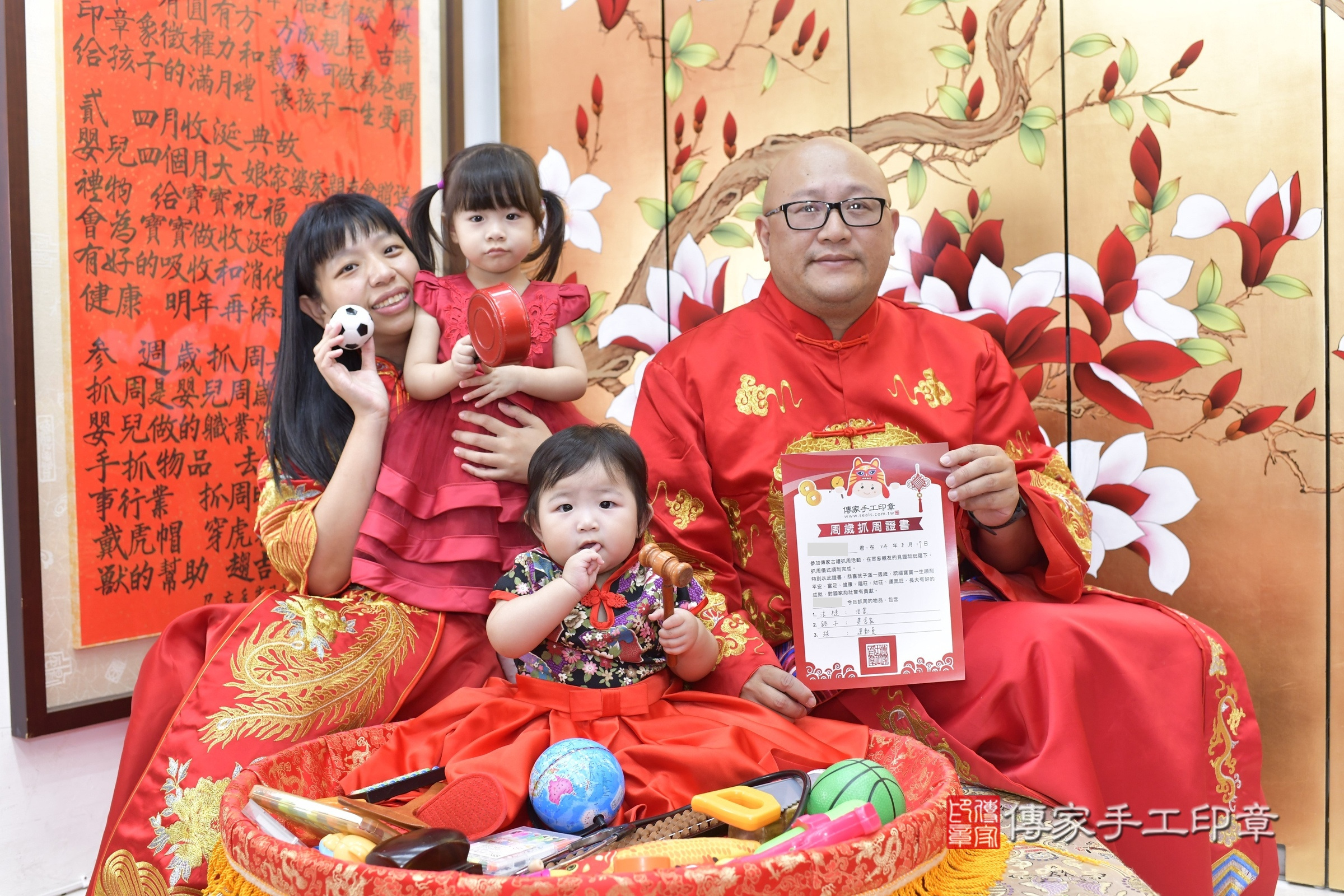 小芷寶寶抓周，成人與小孩古裝禮服照。地點：傳家「新竹店」古禮會場，照片4