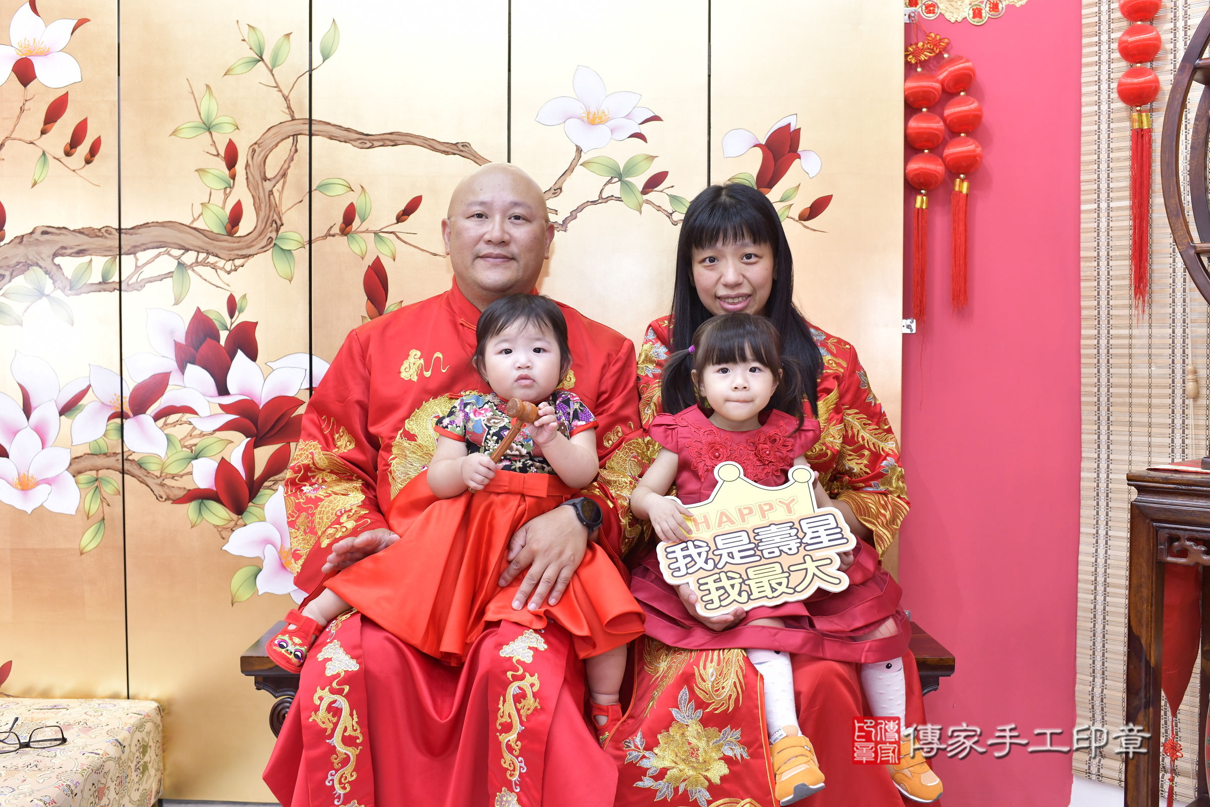 小芷寶寶抓周，成人與小孩古裝禮服照。地點：傳家「新竹店」古禮會場，照片2
