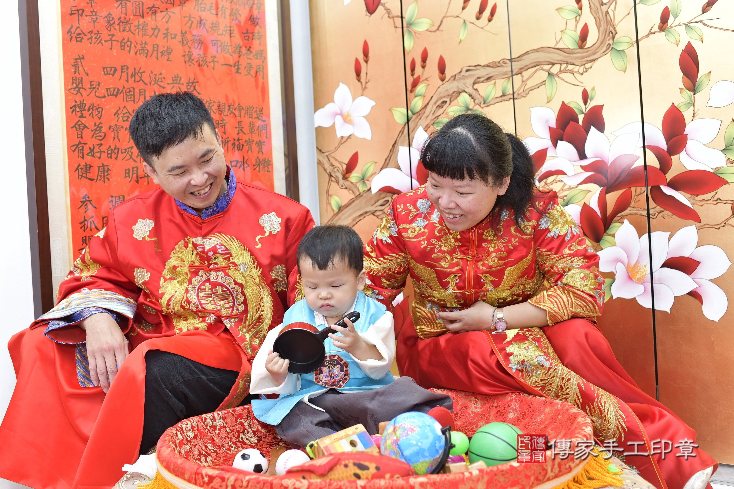 小宥寶寶抓周，成人與小孩古裝禮服照。地點：傳家「新竹店」古禮會場，照片3