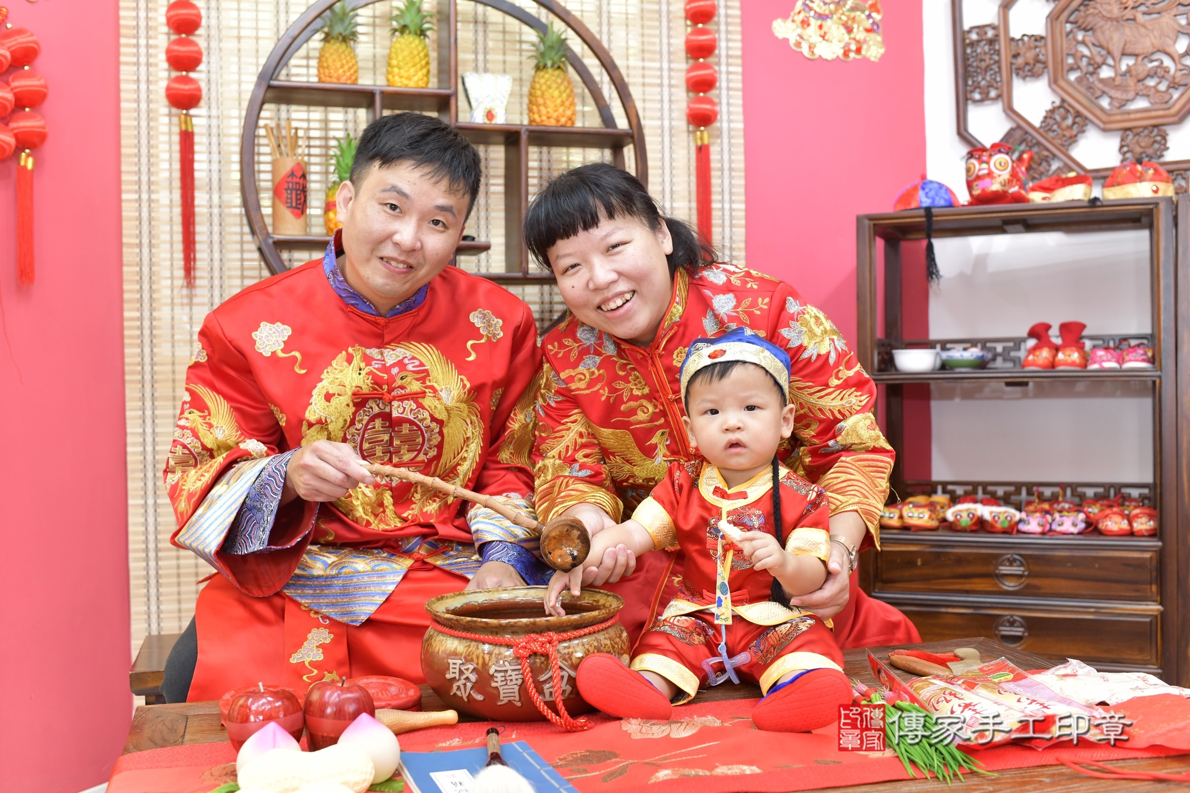 小宥寶寶抓周，成人與小孩古裝禮服照。地點：傳家「新竹店」古禮會場，照片4