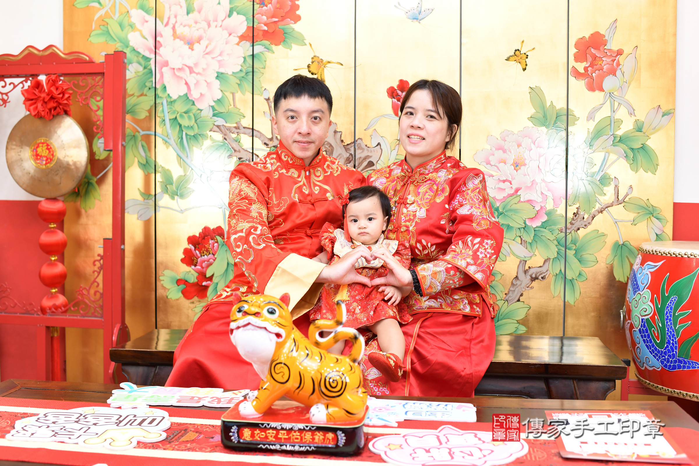 希希寶寶抓周，成人與小孩古裝禮服照。地點：傳家「台北店」古禮會場，照片4