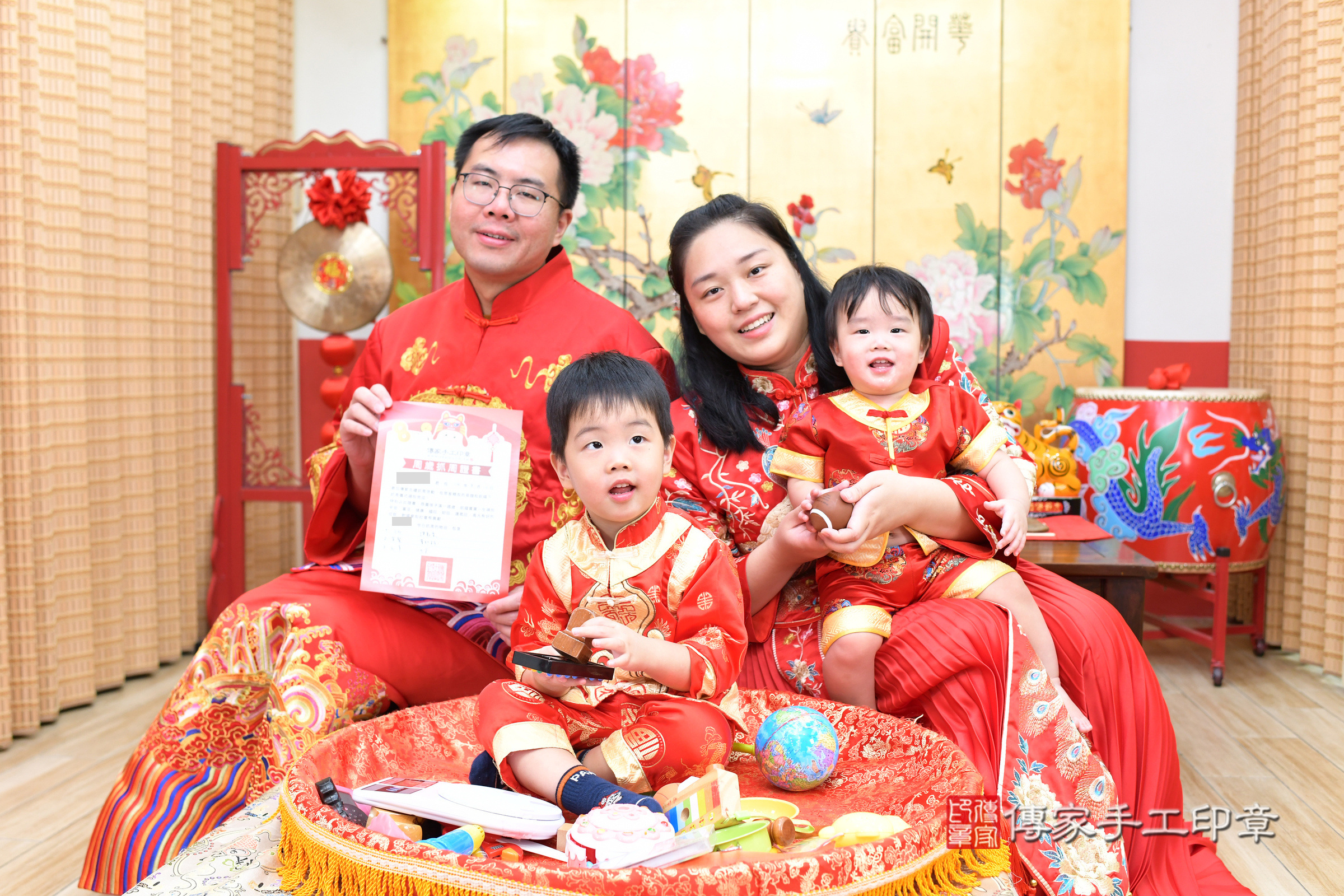 宸宸寶寶抓周，成人與小孩古裝禮服照。地點：傳家「台北店」古禮會場，照片4