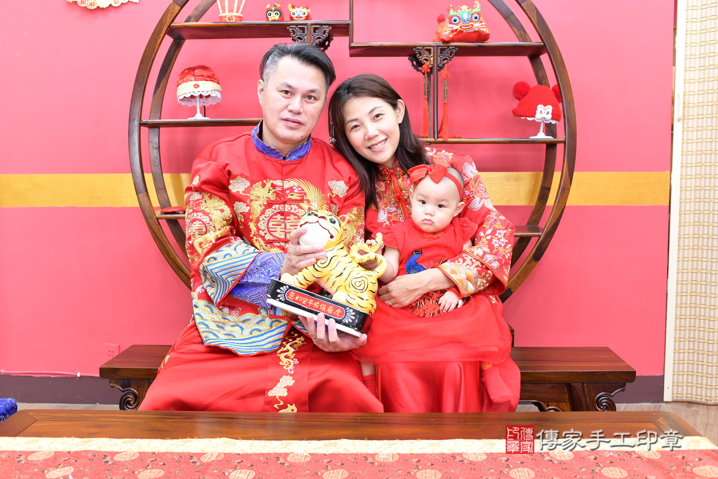 瑄瑄寶寶抓周，成人與小孩古裝禮服照。地點：傳家「新北店」古禮會場，照片3