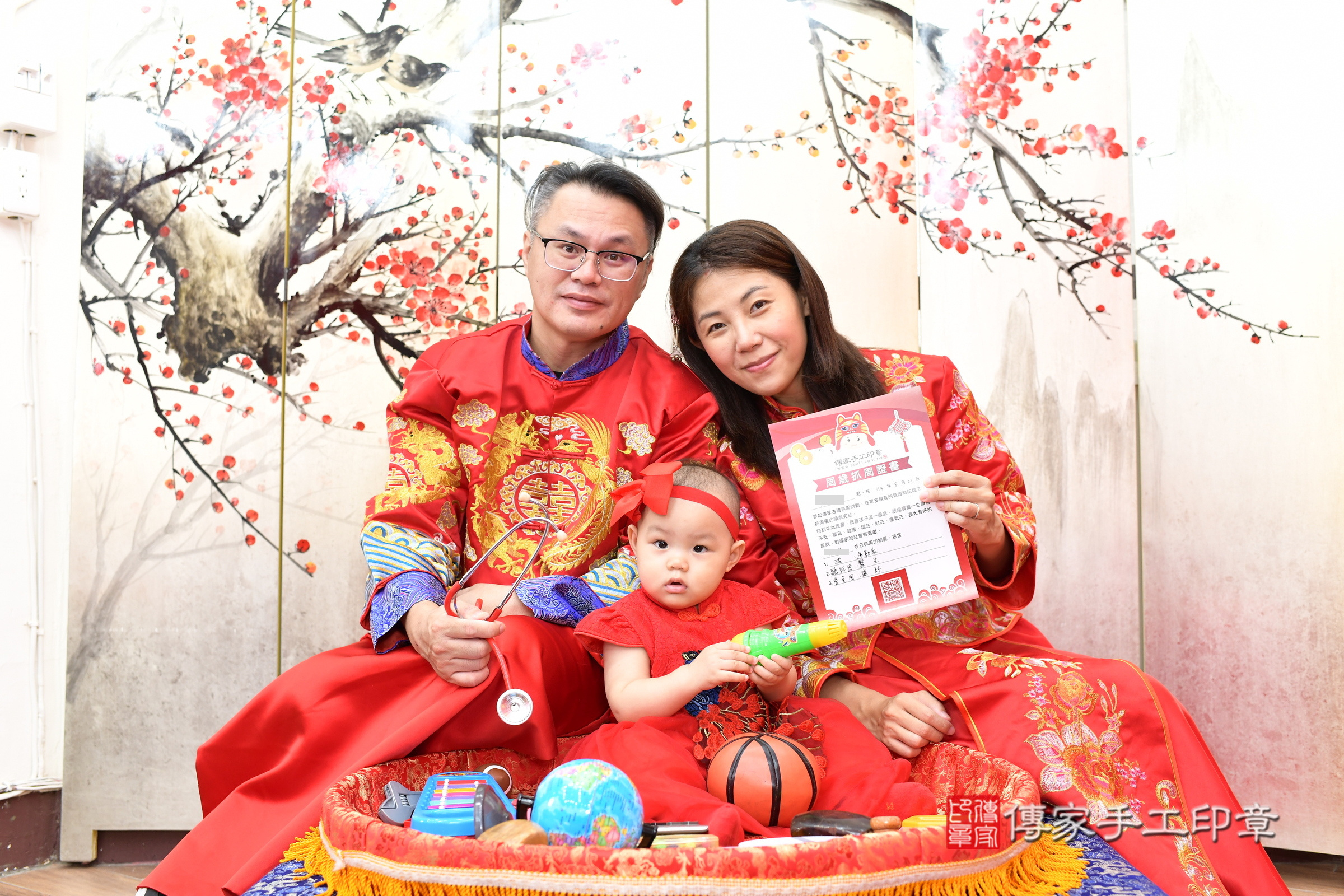 瑄瑄寶寶抓周，成人與小孩古裝禮服照。地點：傳家「新北店」古禮會場，照片4
