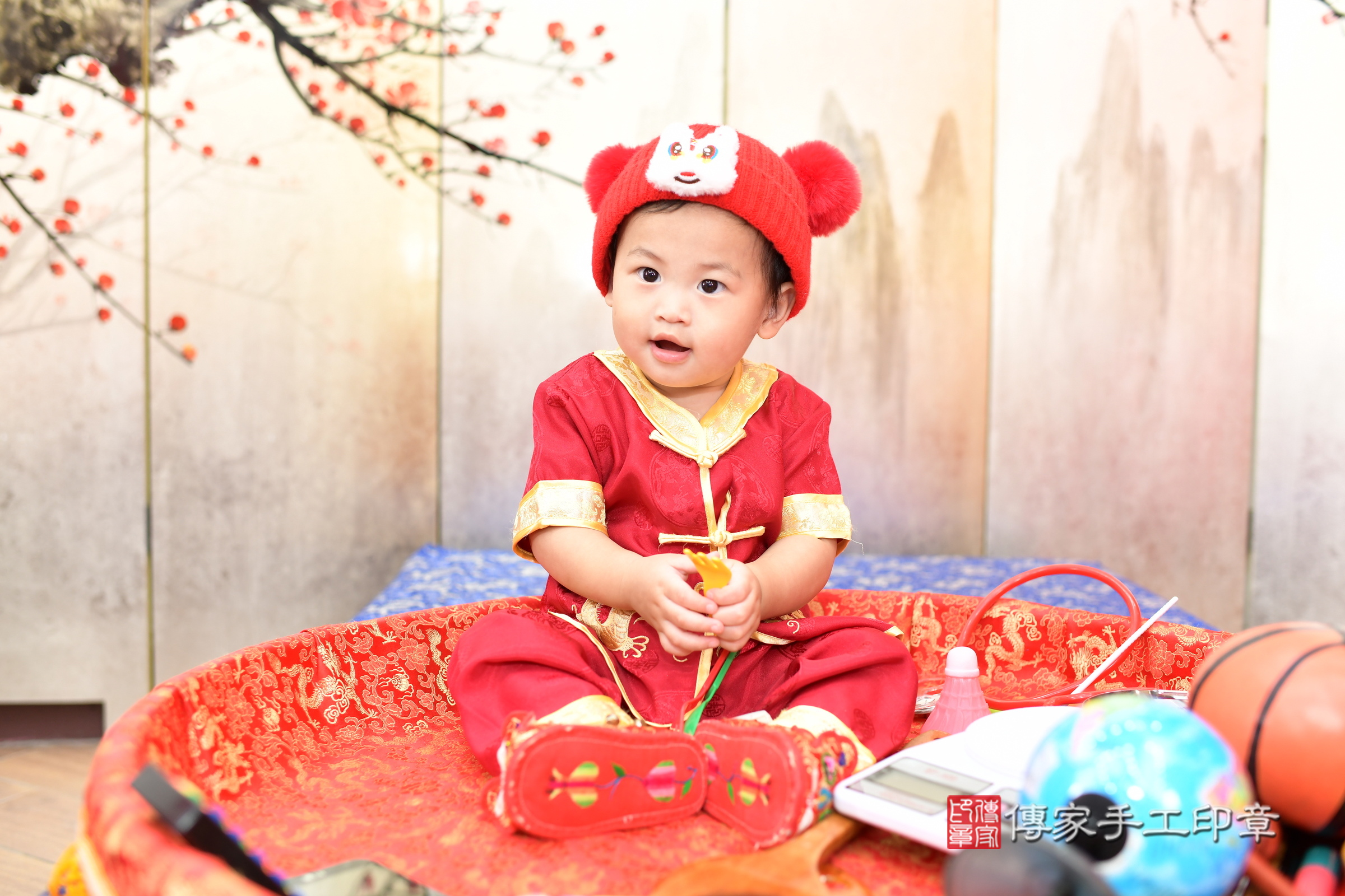 誠誠寶寶抓周，小孩古裝禮服照。地點：傳家「新北店」古禮會場，照片1