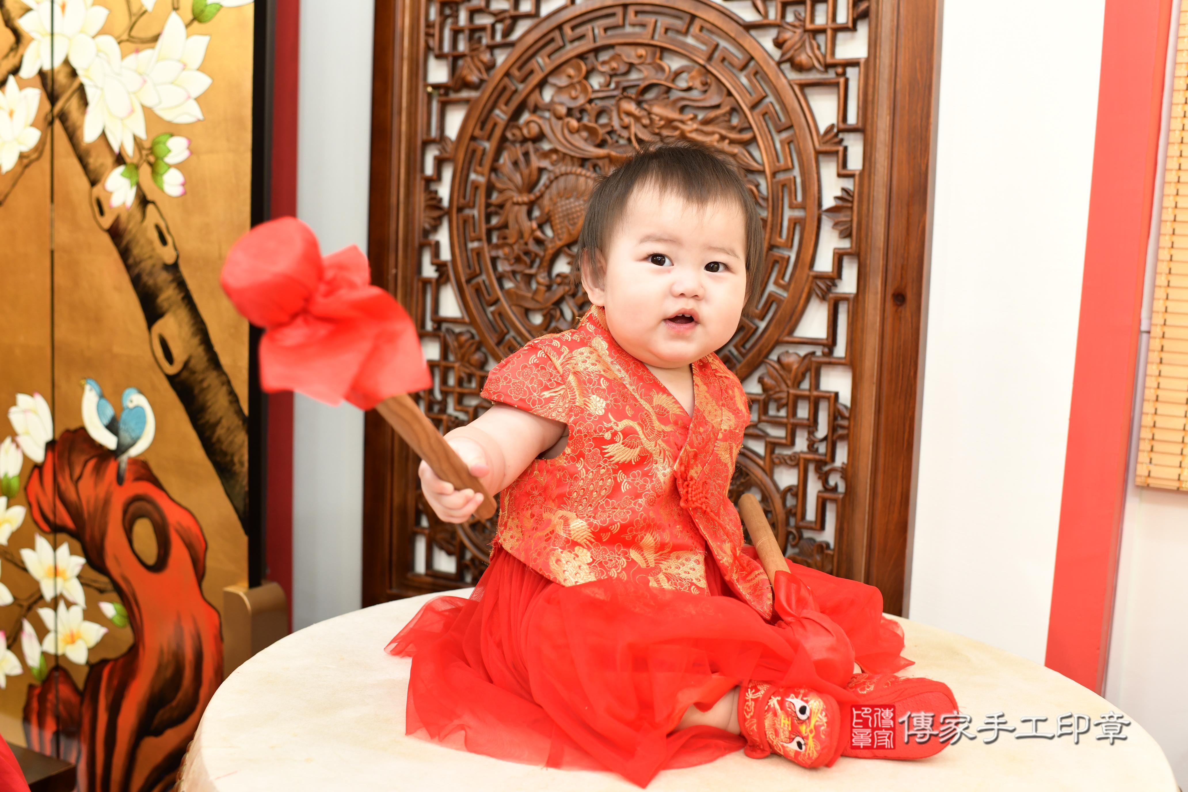 婷婷寶貝抓周,小孩古裝禮服照。地點:傳家「台南店」古禮會場 婷婷寶貝抓周,小孩古裝禮服照。地點:傳家「台南店」古禮會場