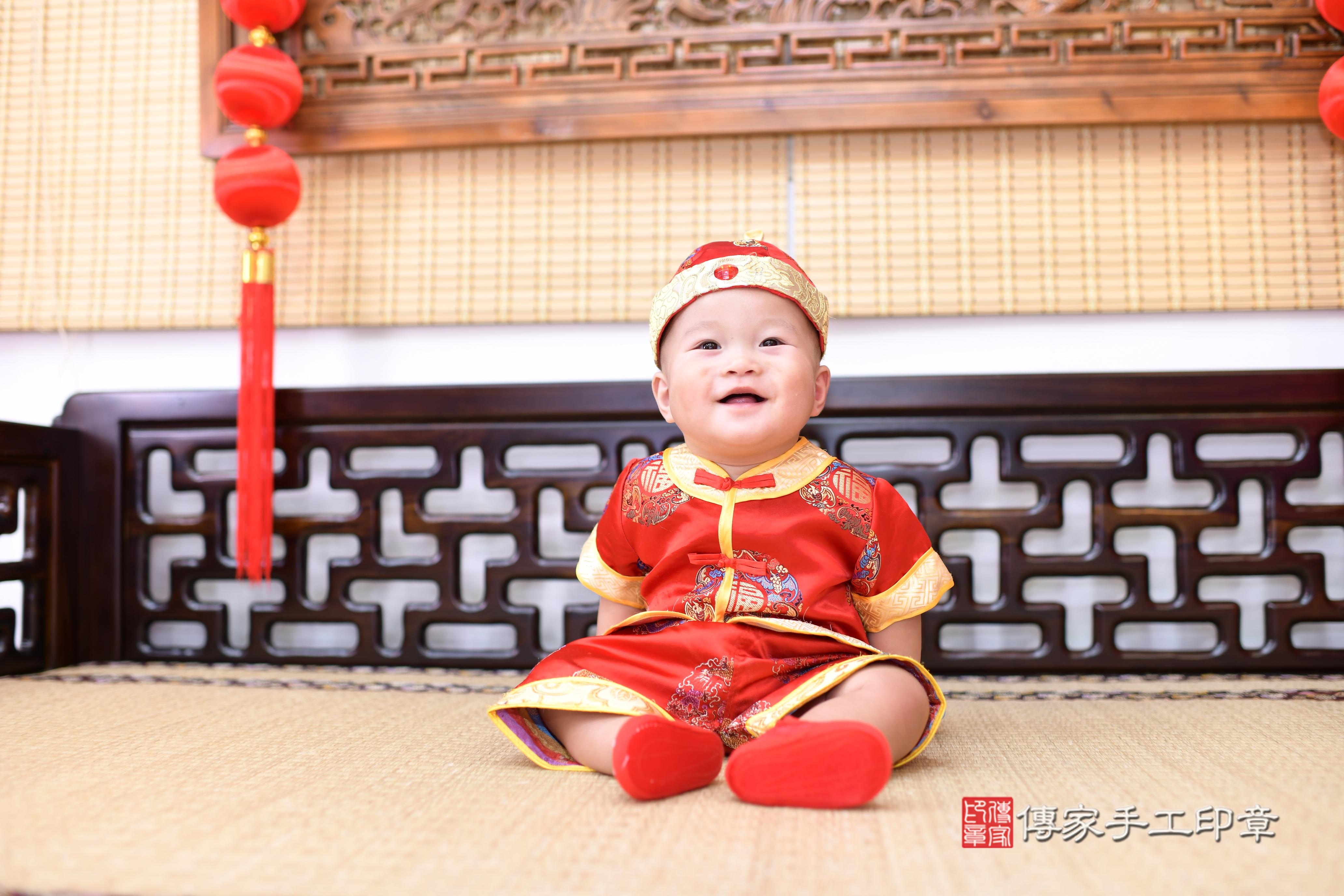 諺諺寶貝抓周,小孩古裝禮服照。地點:傳家「台南店」古禮會場 諺諺寶貝抓周,小孩古裝禮服照。地點:傳家「台南店」古禮會場