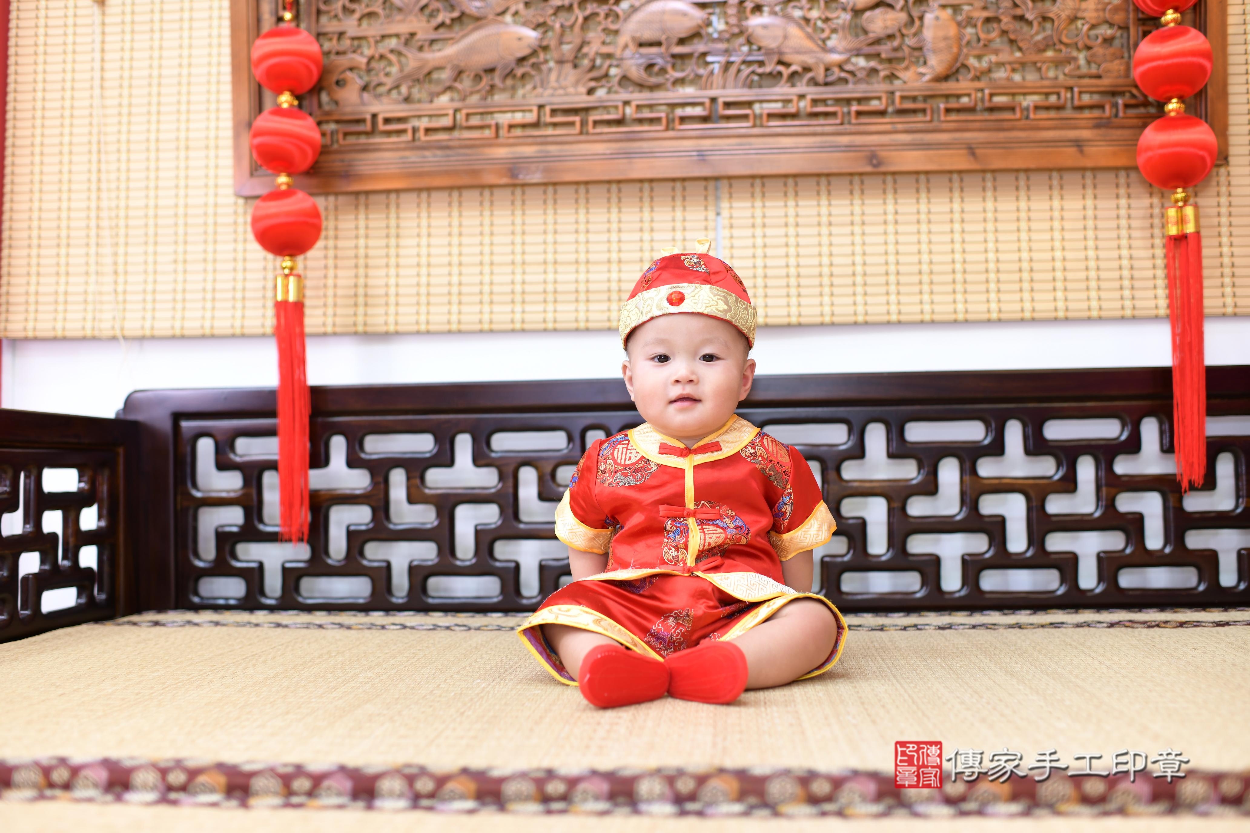諺諺寶貝抓周,小孩古裝禮服照。地點:傳家「台南店」古禮會場 諺諺寶貝抓周,小孩古裝禮服照。地點:傳家「台南店」古禮會場