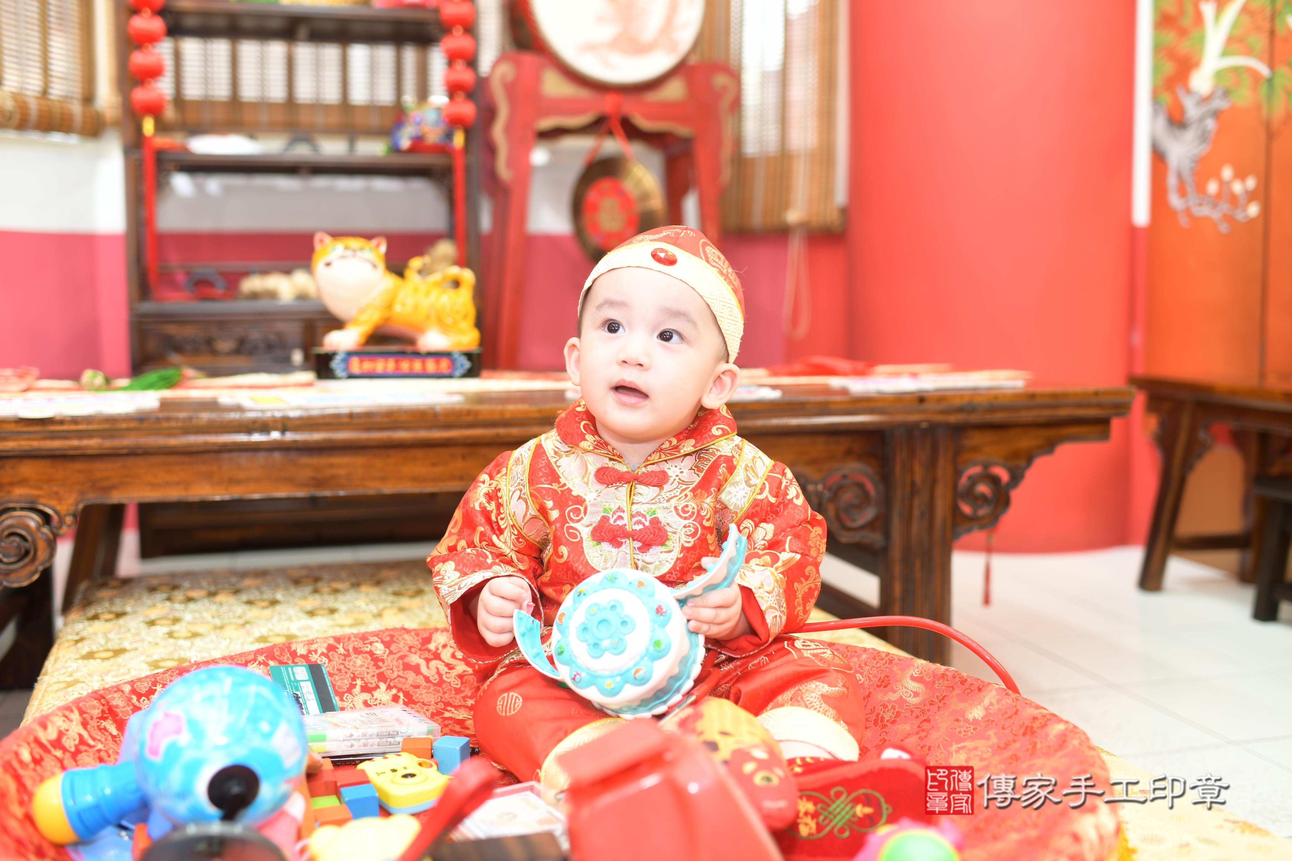 善善寶貝抓周,小孩古裝禮服照。地點:傳家「台南店」古禮會場 善善寶貝抓周,小孩古裝禮服照。地點:傳家「台南店」古禮會場