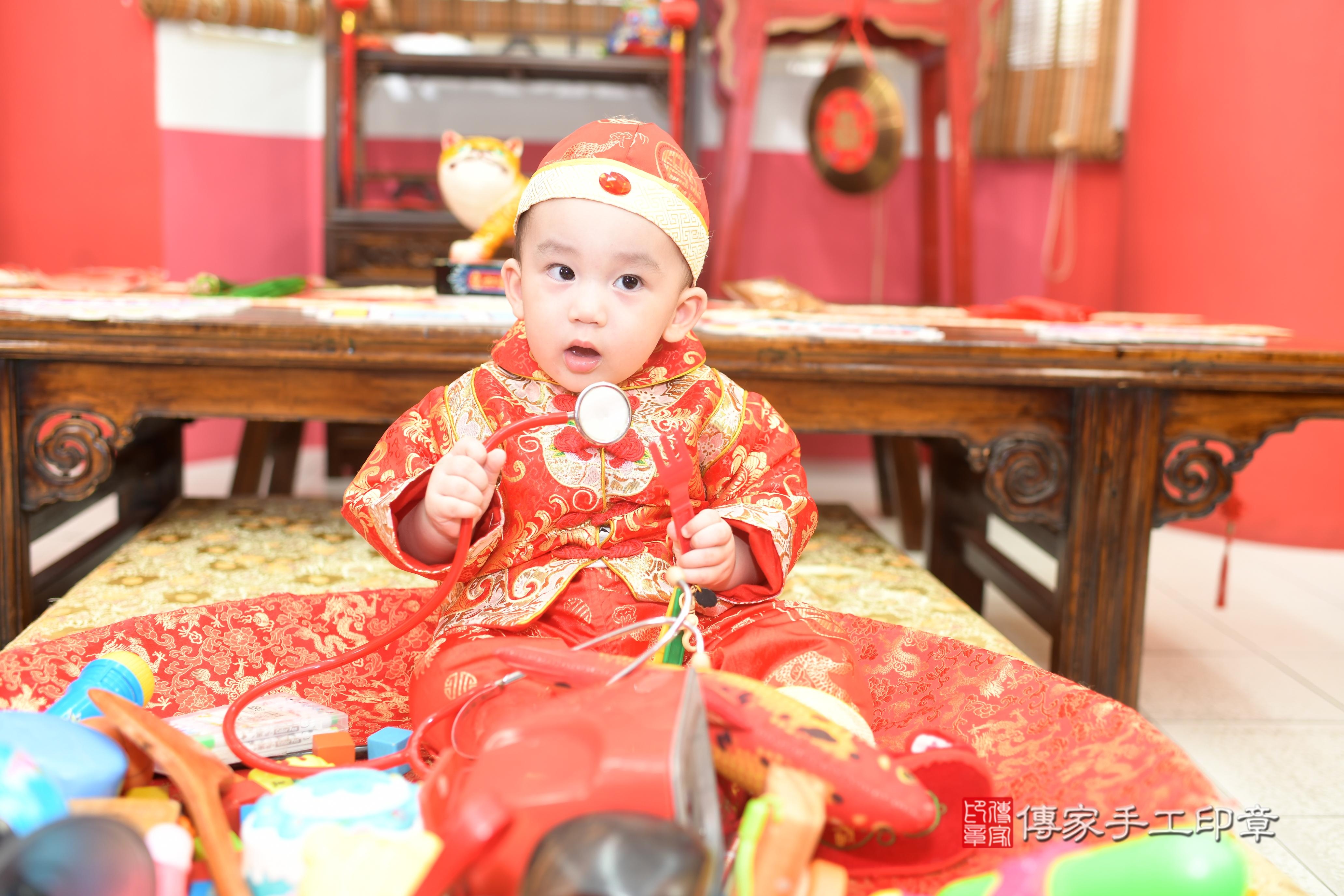 善善寶貝抓周,小孩古裝禮服照。地點:傳家「台南店」古禮會場 善善寶貝抓周,小孩古裝禮服照。地點:傳家「台南店」古禮會場