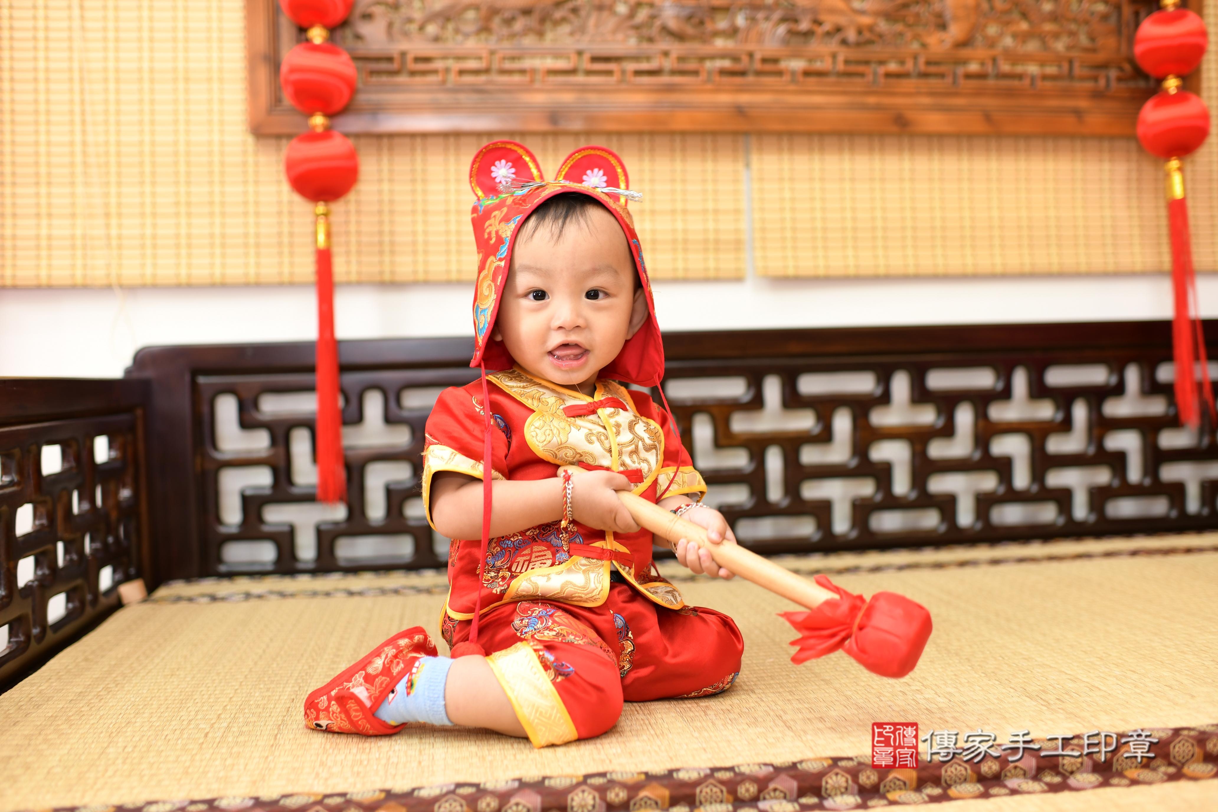 豪豪寶貝抓周,小孩古裝禮服照。地點:傳家「台南店」古禮會場 豪豪寶貝抓周,小孩古裝禮服照。地點:傳家「台南店」古禮會場