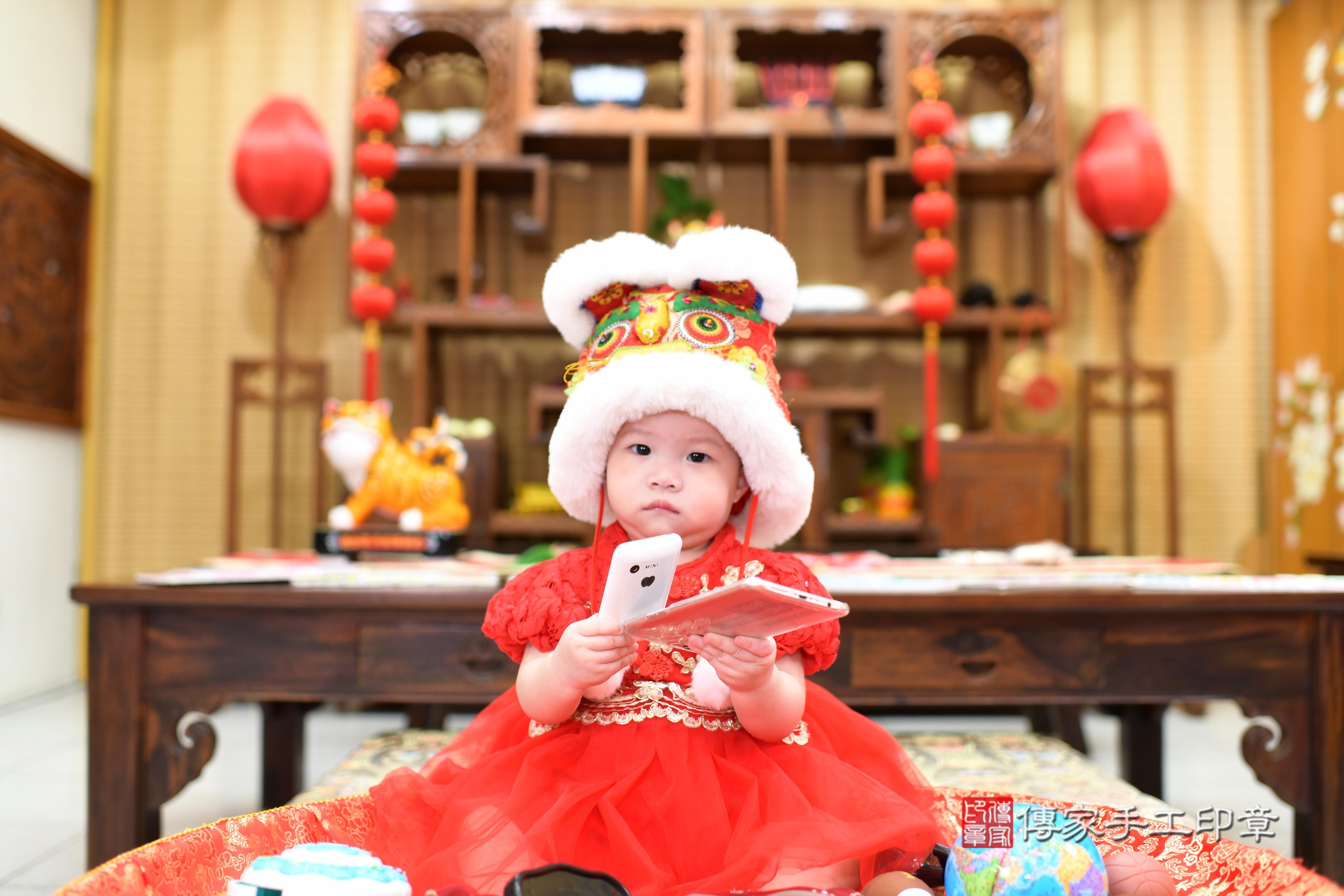 小鈺寶貝抓周，小孩古裝禮服照。地點：傳家「台南店」古禮會場