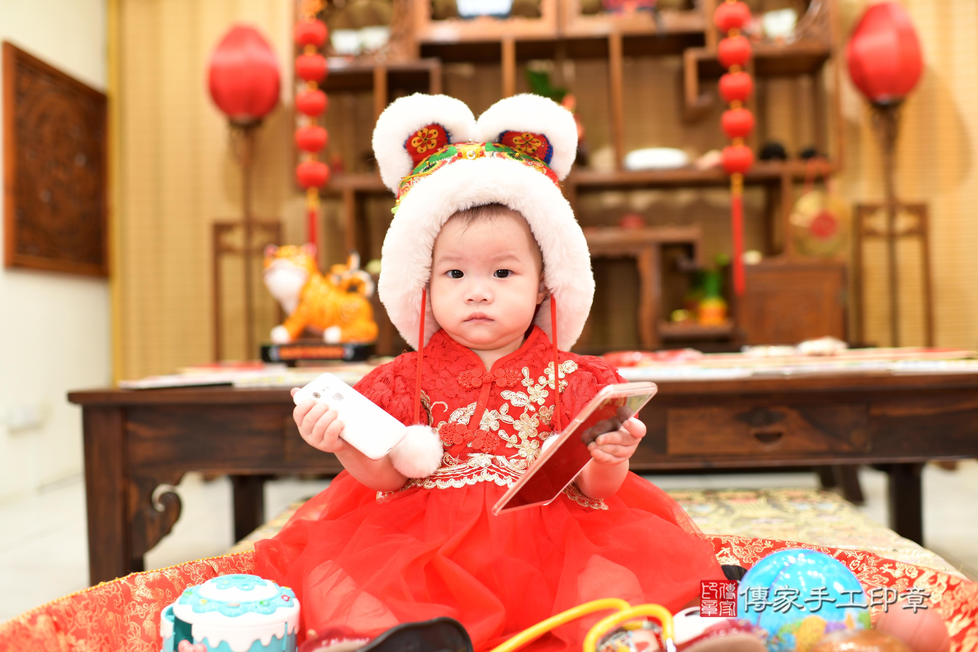 小鈺寶貝抓周，小孩古裝禮服照。地點：傳家「台南店」古禮會場