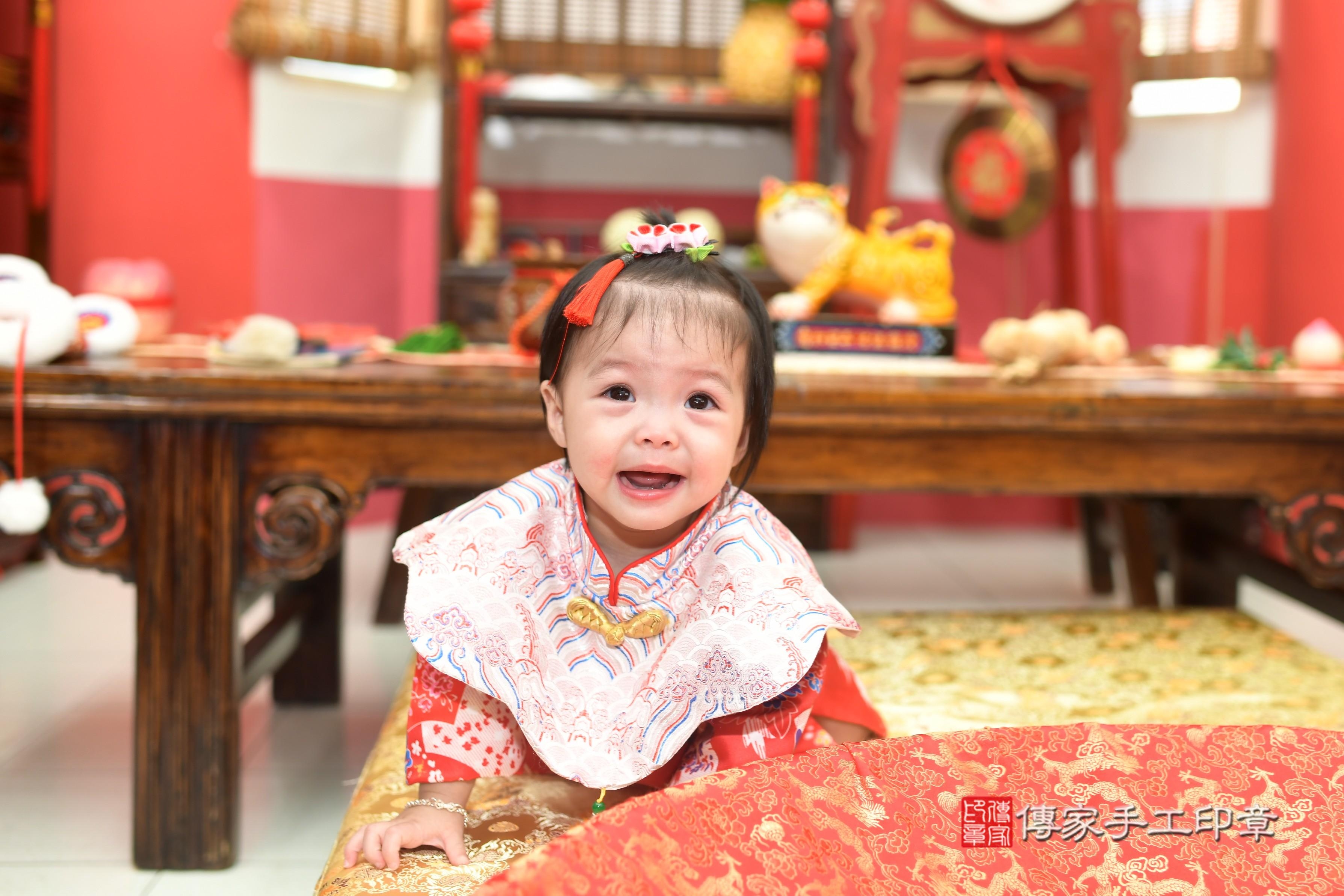 涵涵寶貝抓周，小孩古裝禮服照。地點：傳家「高雄店」古禮會場