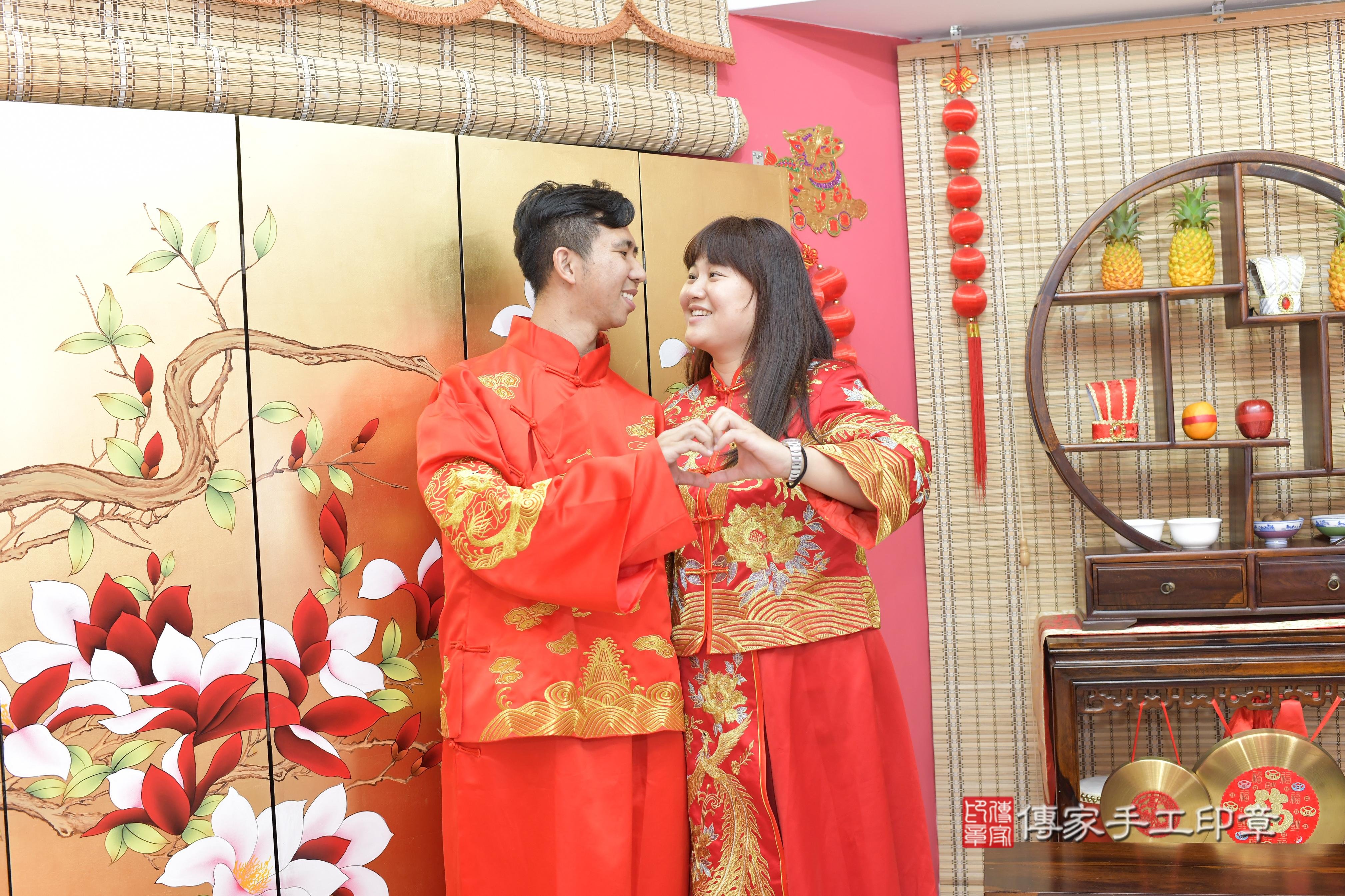 霈霈寶貝抓周，成人與小孩古裝禮服照。地點：傳家「新竹店」古禮會場