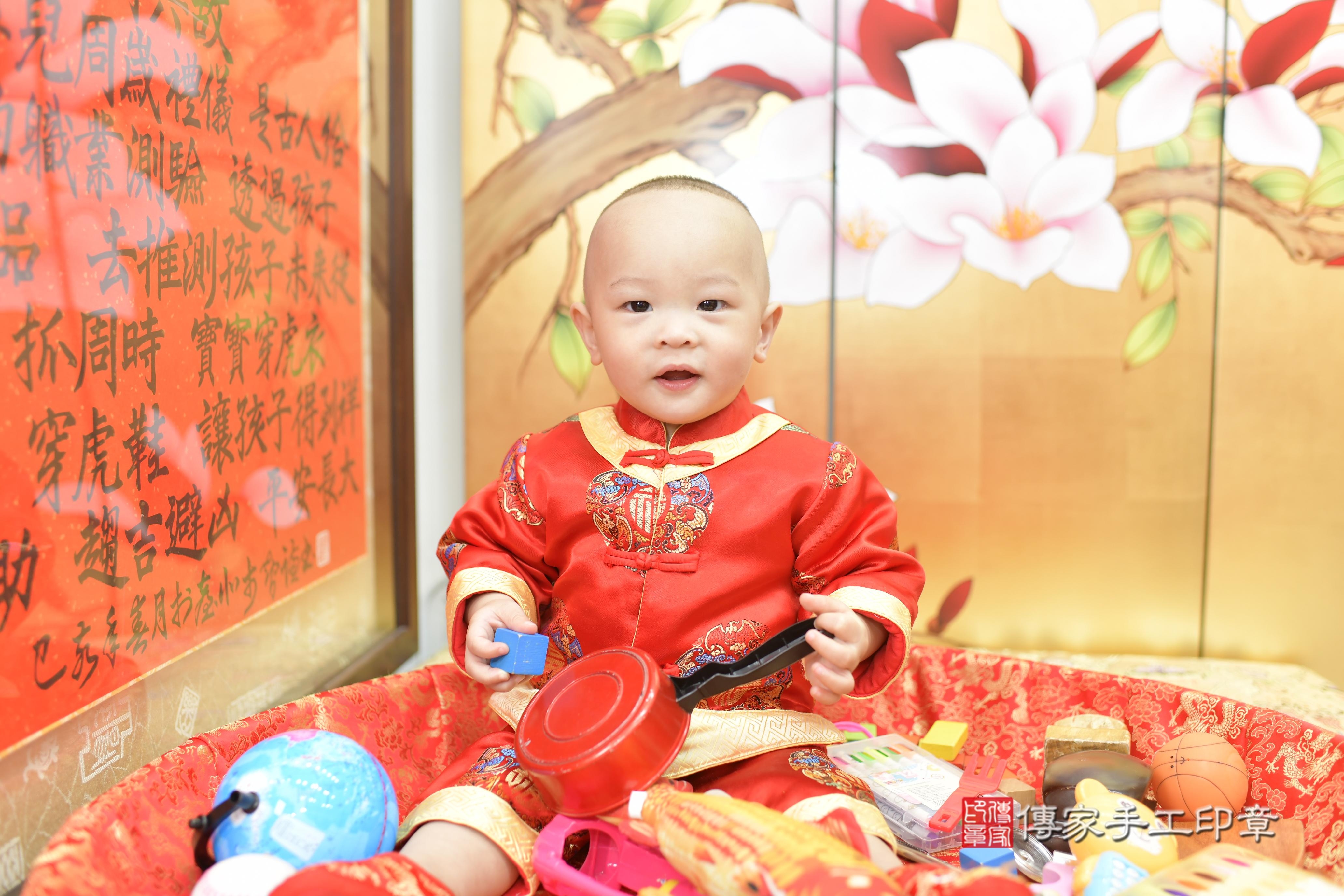 浩浩寶貝抓周，小孩古裝禮服照。地點：傳家「新竹店」古禮會場
