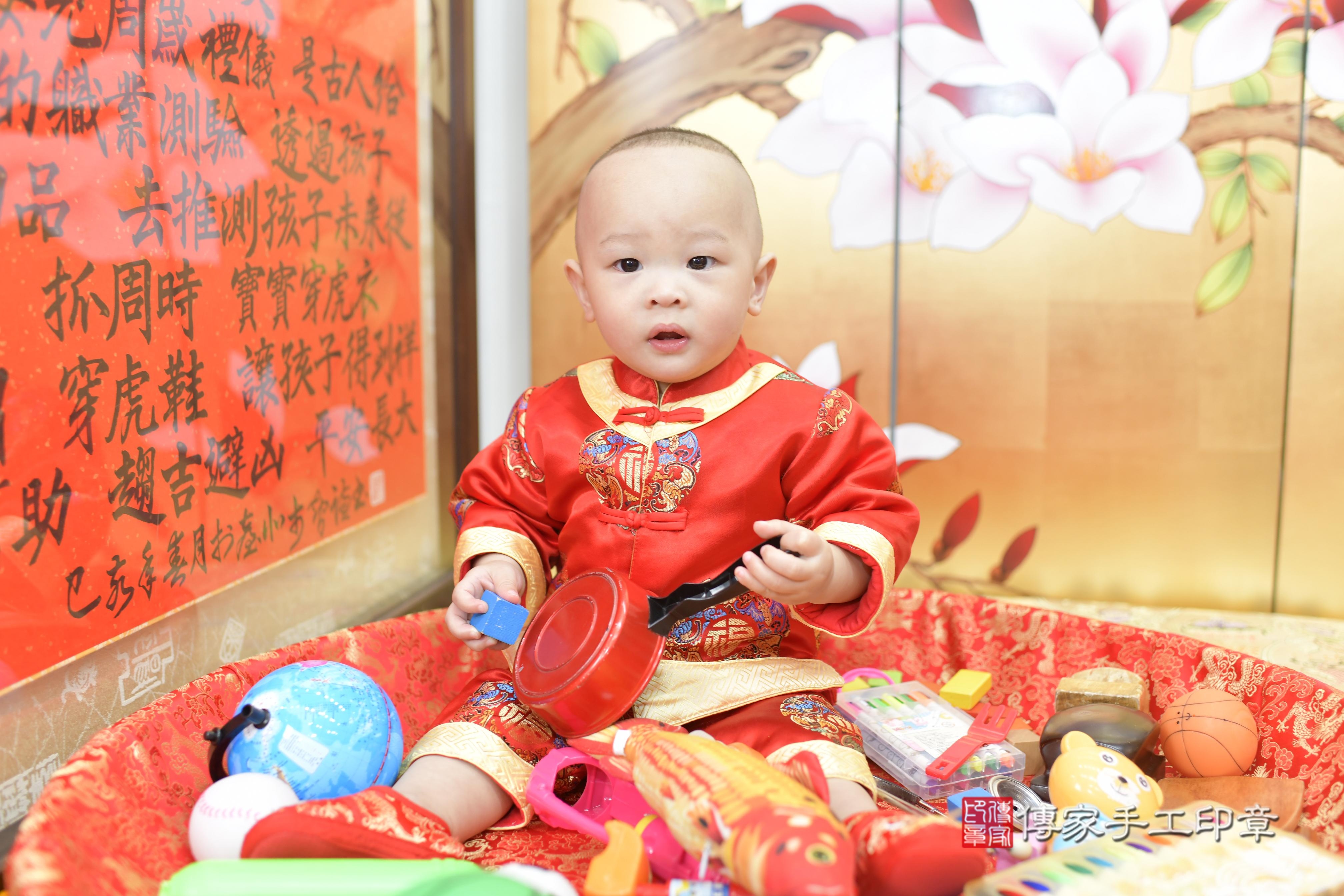 浩浩寶貝抓周，小孩古裝禮服照。地點：傳家「新竹店」古禮會場